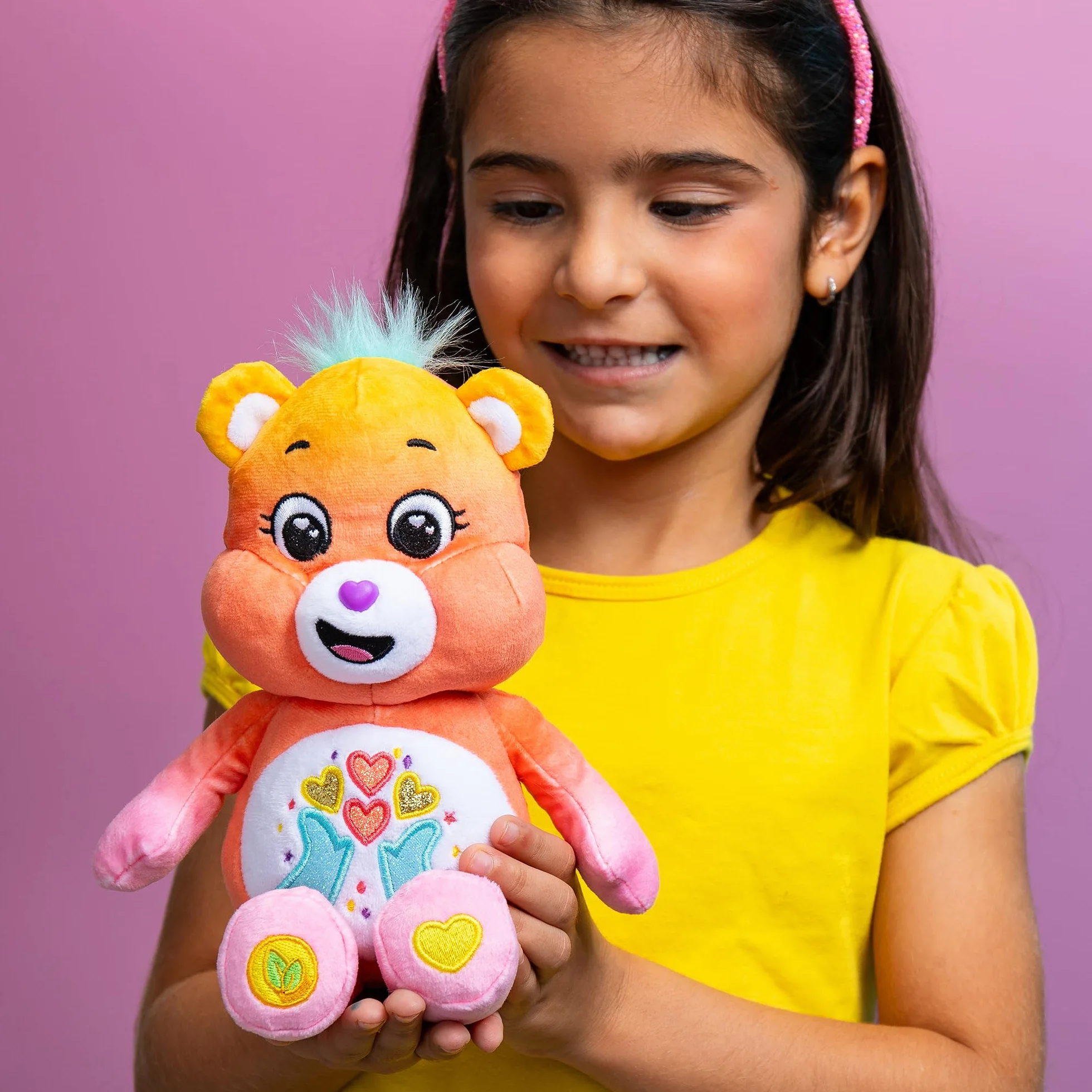 Care Bears - Basic Fun Thankful Heart Bear 22 cm plusz – błyszcząca plakietka w kształcie serca – miękka przytulanka dla dzieci i kolekcjonerów od 3 lat