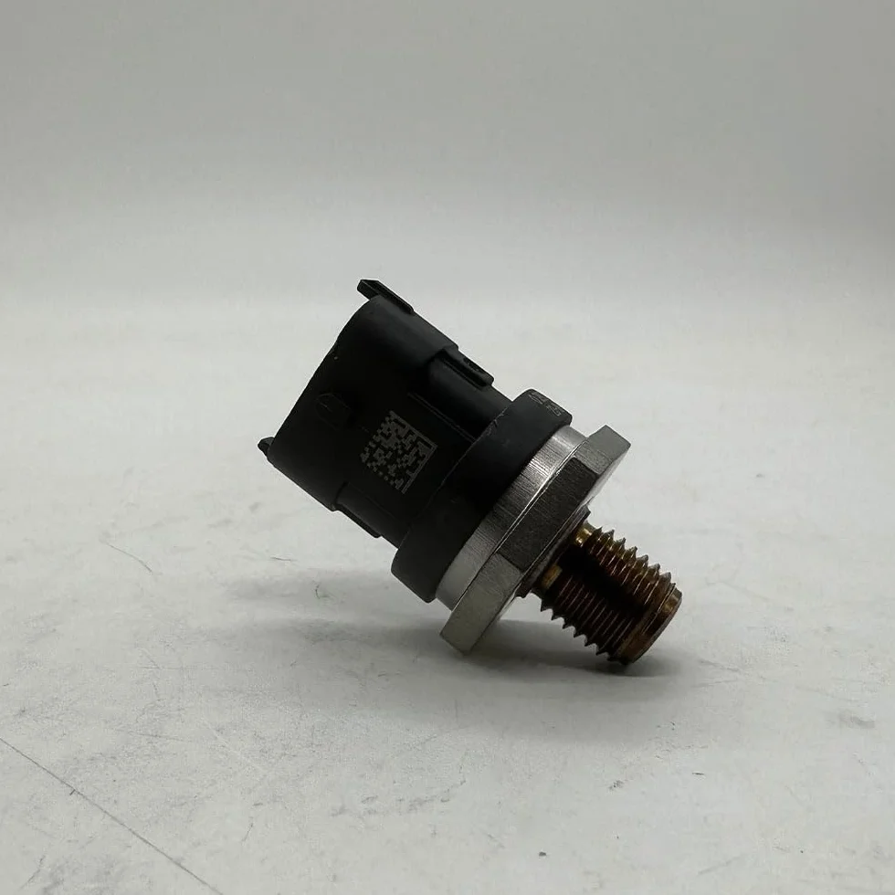 1/4 SZTUK 0281002522 0281006186 0281006022 Czujnik ciśnienia paliwa Common Rail 0281002909 do BMW serii 3 5 7 dla Iveco dla Fiata dla DUCATO