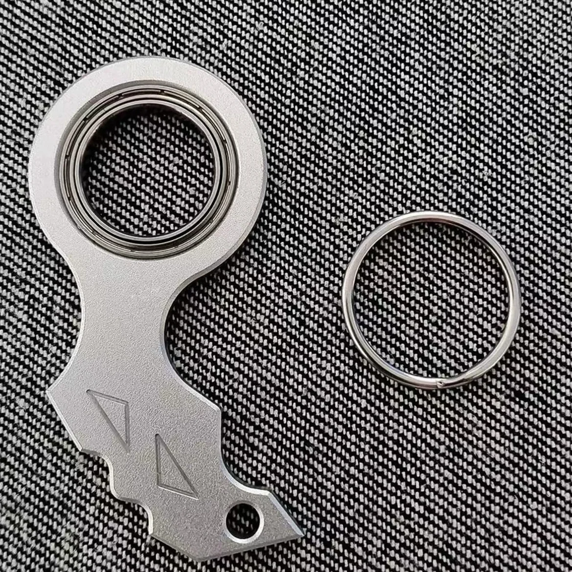 Amacoam Breloczek do kluczy Spinner 2 sztuki, przenośny, spinner, do treningu palców, dla dzieci i dorosłych, do łagodzenia lęku, czarny, M