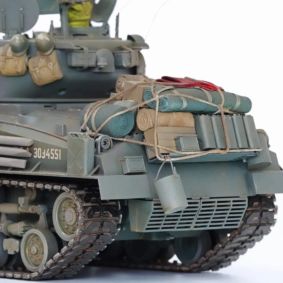 HOOBEN 1/16 M4A3E8 Fury Sherman Brad Pitt czołg z kamuflażem Master Weathering+figurka+Zimmerit