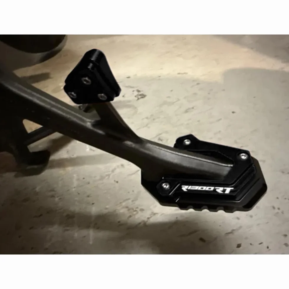 Kompatybilny z R 1300 RT RT1300 R1300RT 2025 2026 Motocykl Powiększona podkładka do stojaka bocznego podpórka nogi pomocniczy płyta wsporcza RT 1300 R 1300RT akcesoria (czarny)