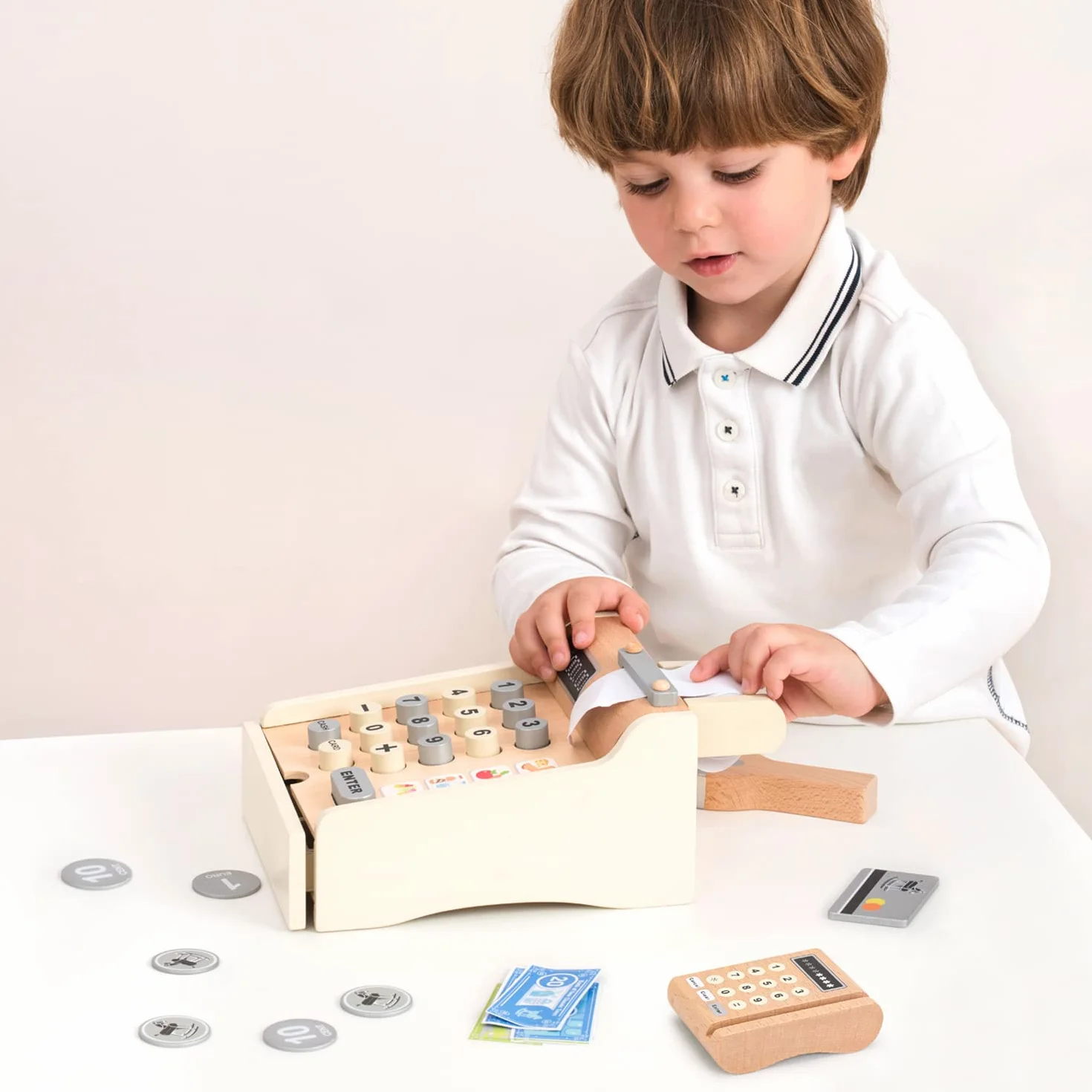 New Classic Toys 10651 kasa fiskalna, w zestawie pieniądze do gry, skaner i karta bankowa, akcesoria do sklepu, z drewna, biała