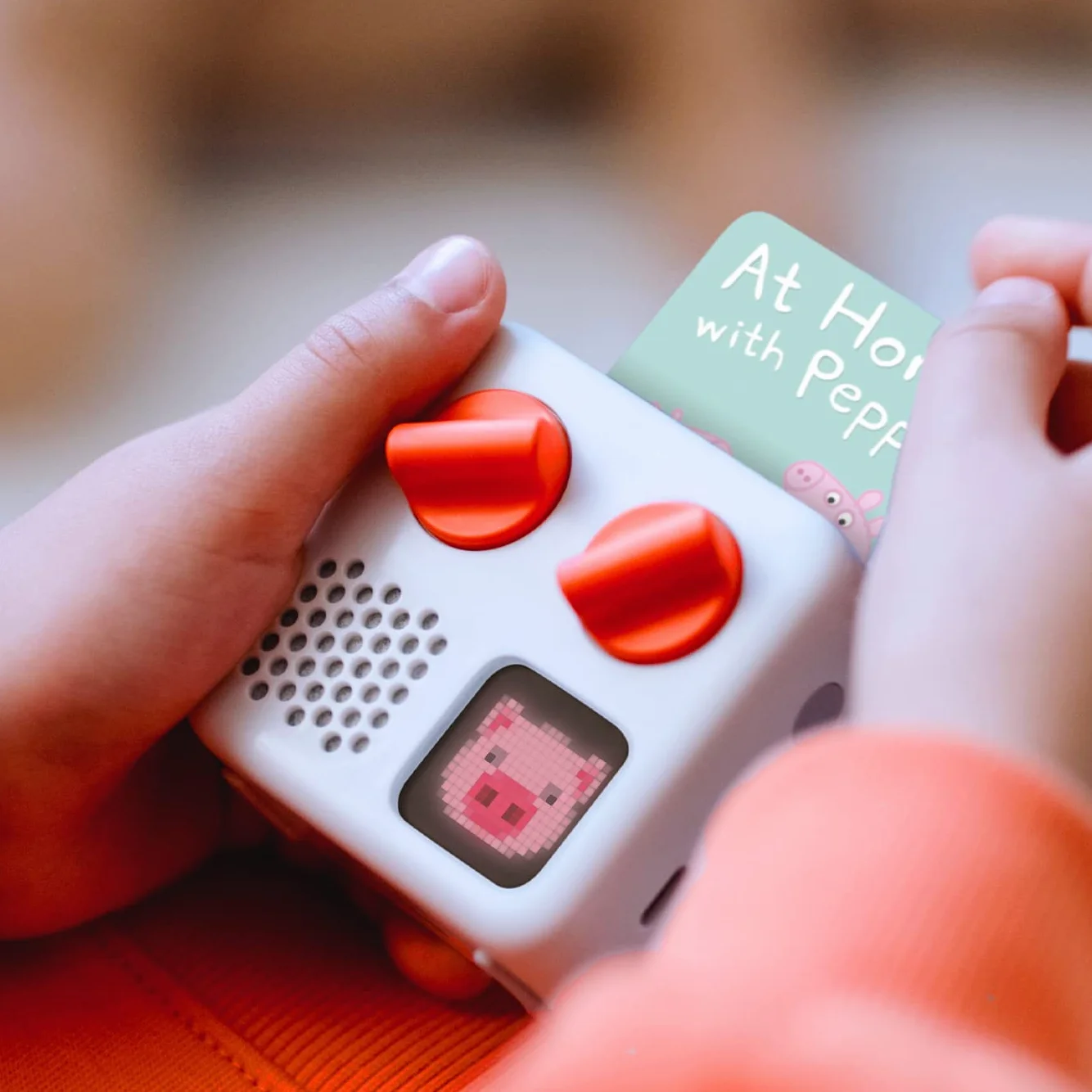 Yoto Peppa Pig: At Home with Peppa-Kids English Audiobook Card do użytku z Yoto Player & Mini All-in-1 Audio Player, dla dzieci w wieku 3+