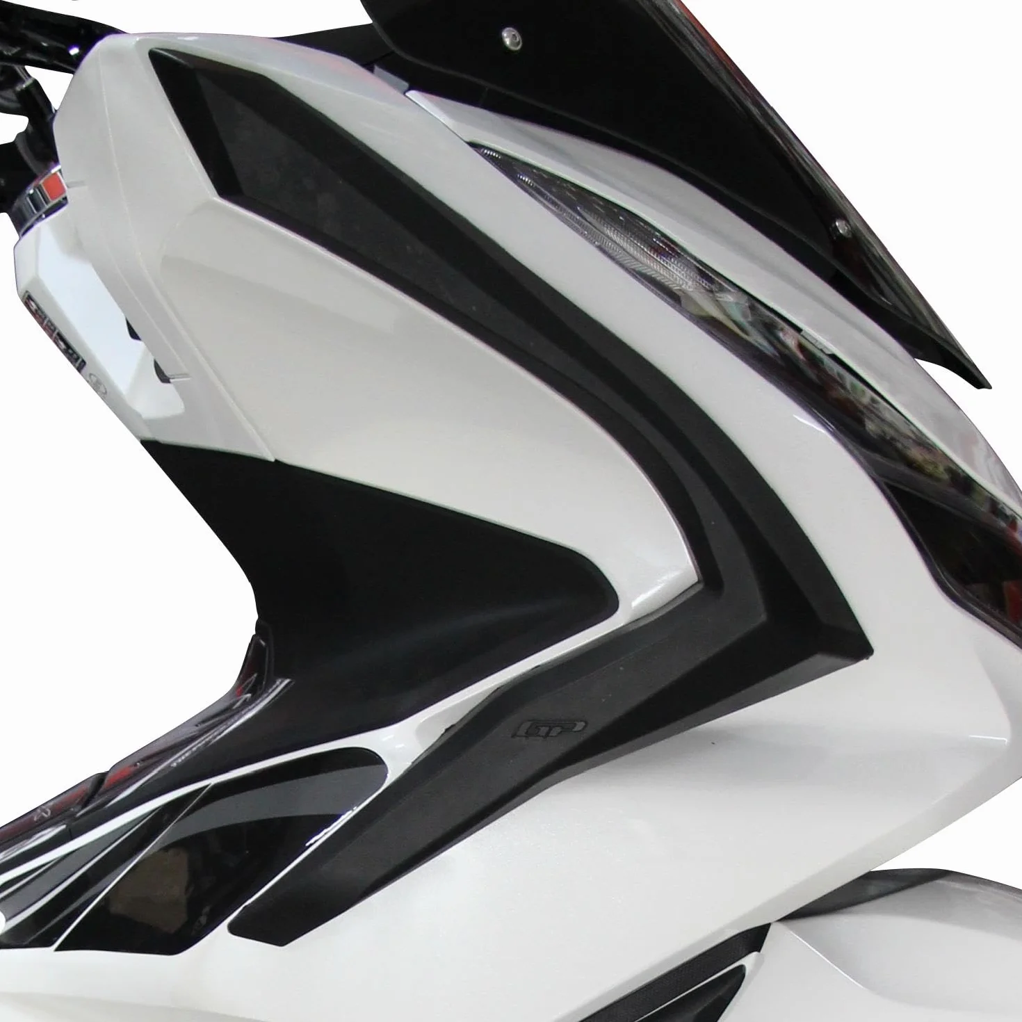 GP Kompozit Dla PCX 125/150 2021-2023 kompatybilna osłona górnej nogi czarna