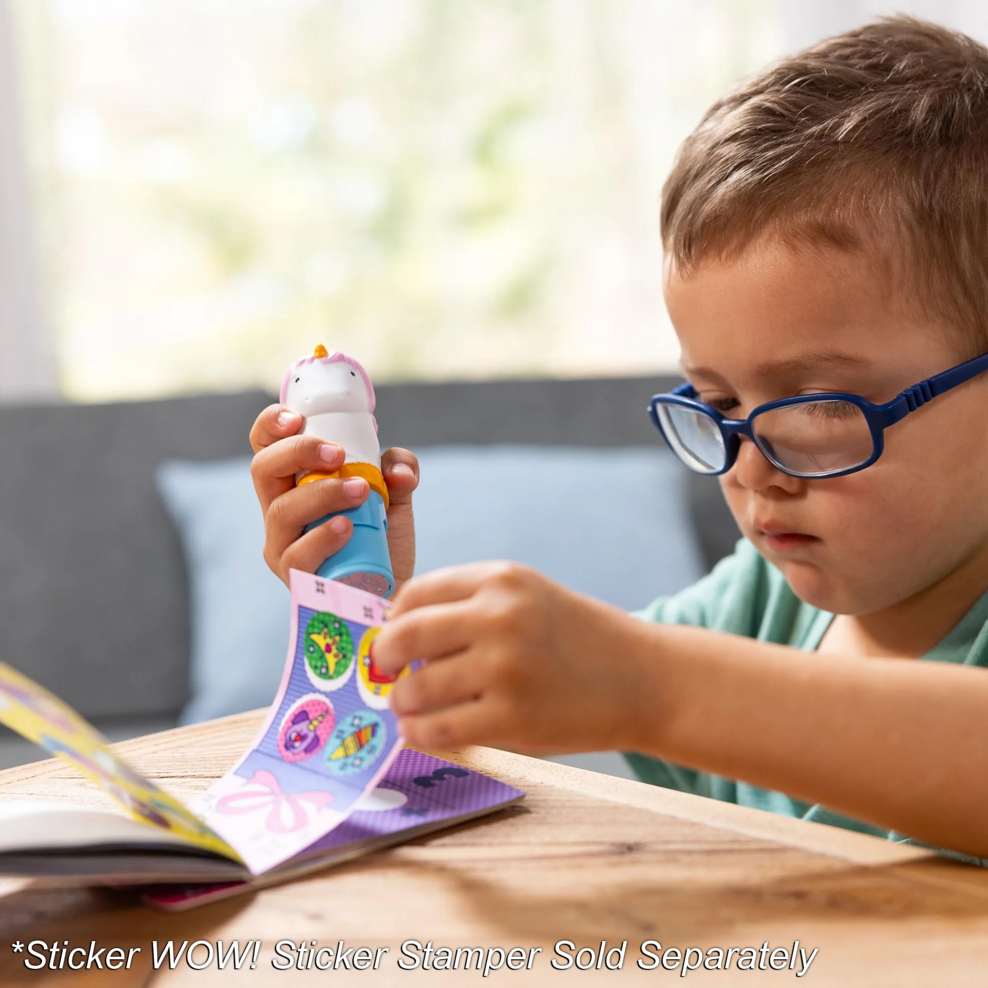 Melissa & Doug Naklejka Wow! Mini blok aktywności i 200 naklejek do ładowania zabawek Fidget Stempel kolekcjonerski do dzieł sztuki, naklejki różne ulubione przedmioty