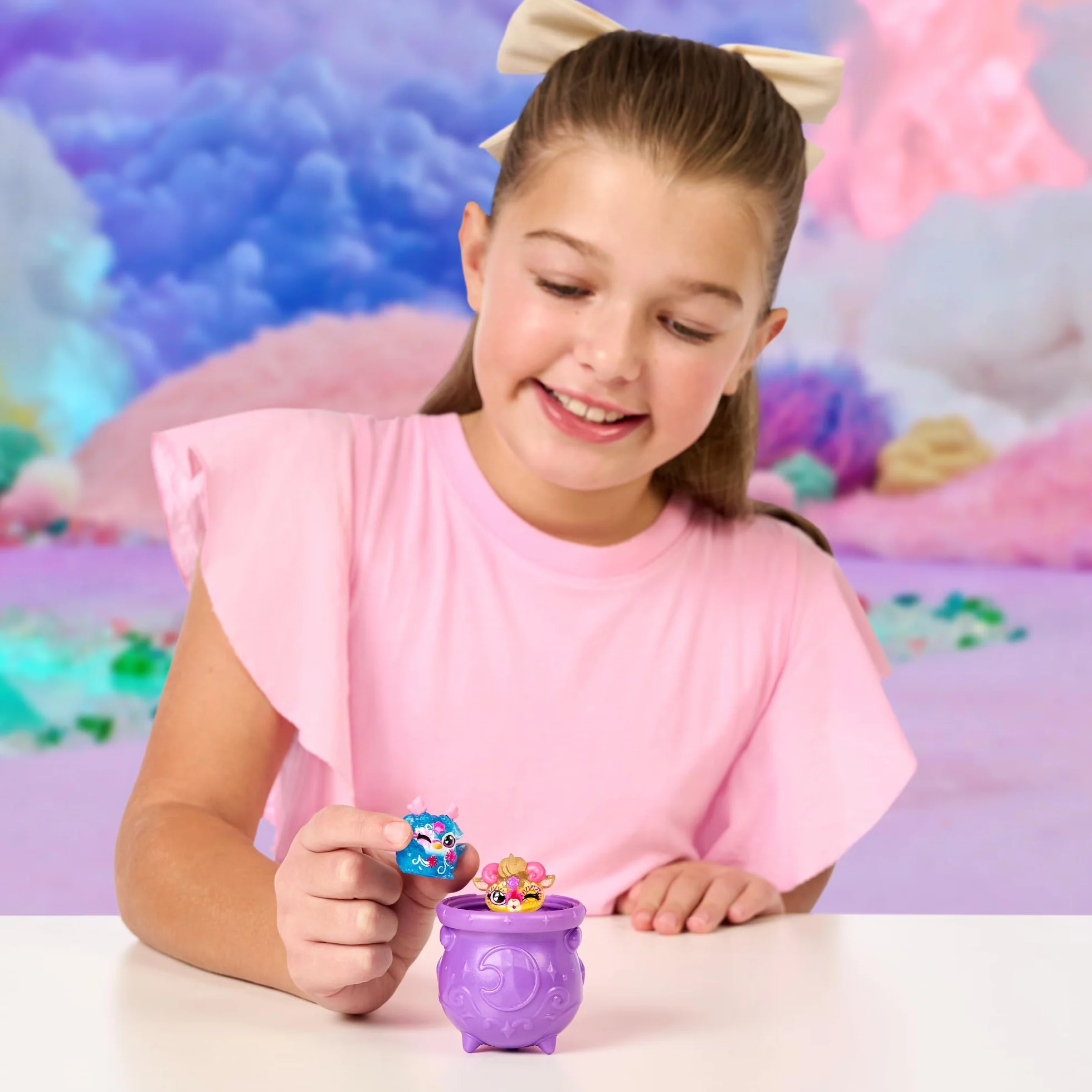 Magic Mixies - 4 Figurki Magic Minis, 90 Mikserów Podzielonych Na 5 Zestawów Kolekcjonerskich o Magicznych Umiejętnościach, 3 Lata+, Popularne, Rzadkie i Bardzo Rzadkie, Słynne