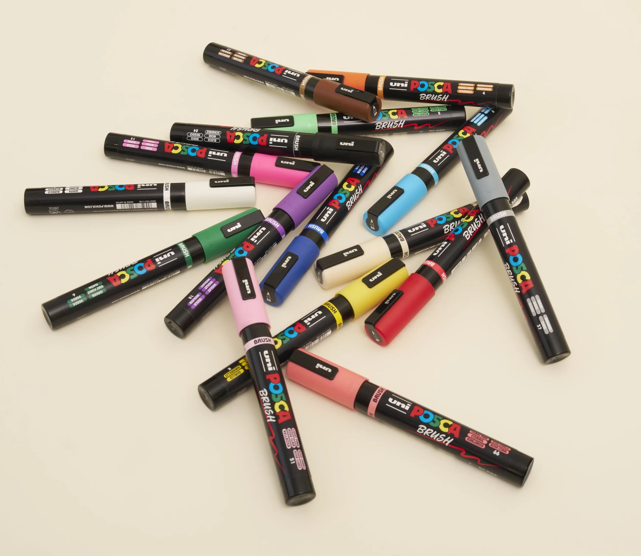 POSCA 184016 – zestaw markerów POSCA Brush Pen, 16 pisaków akrylowych z końcówką pędzelkową, pisaki PC-5BR do prawie każdej powierzchni