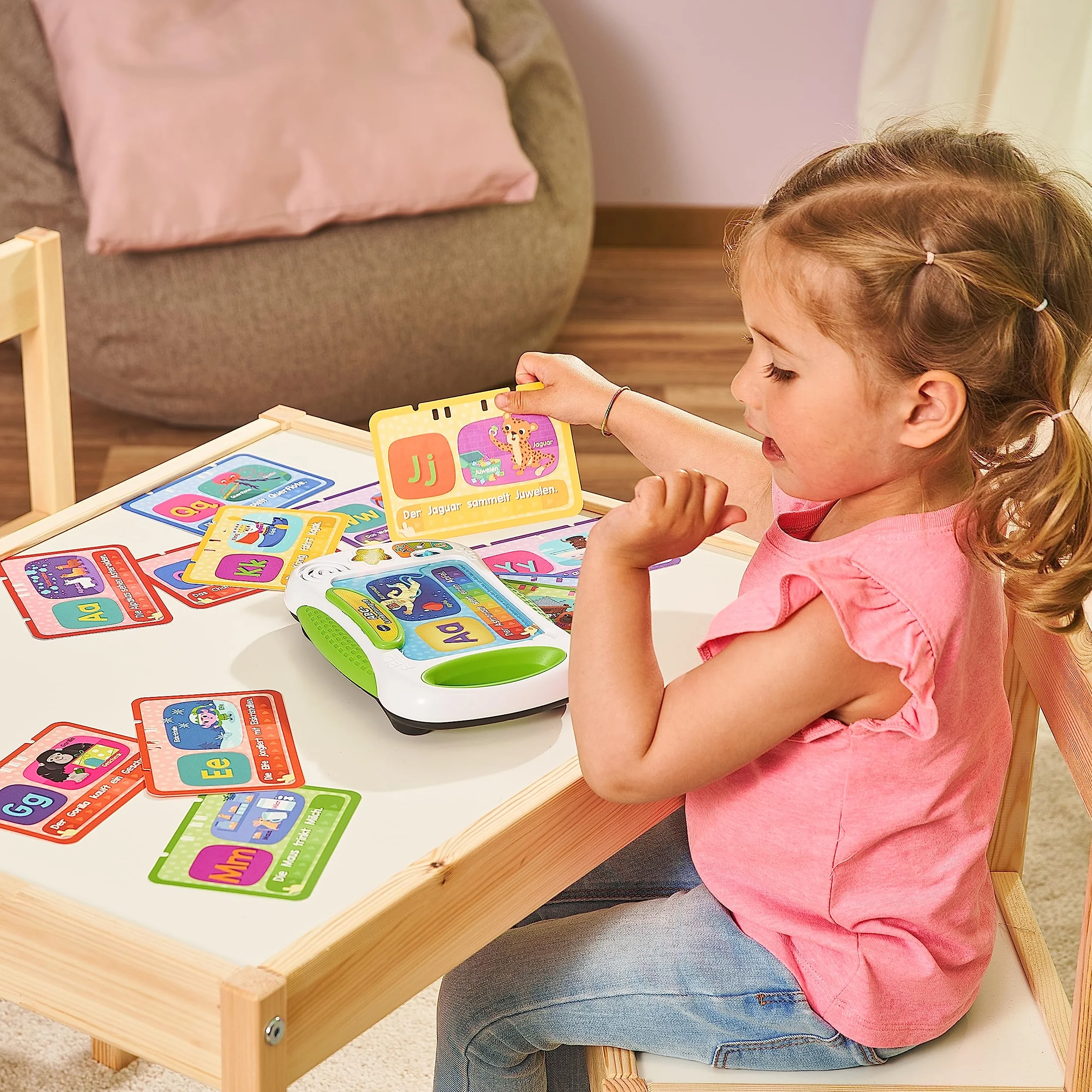 VTech ABC - tablica do nauki z drukowanymi kartami z literami i treściami do nauki na temat liter, dźwięków, przedmiotów i figurek, kolorów i wielu innych – dla dzieci w wieku 4-7 lat