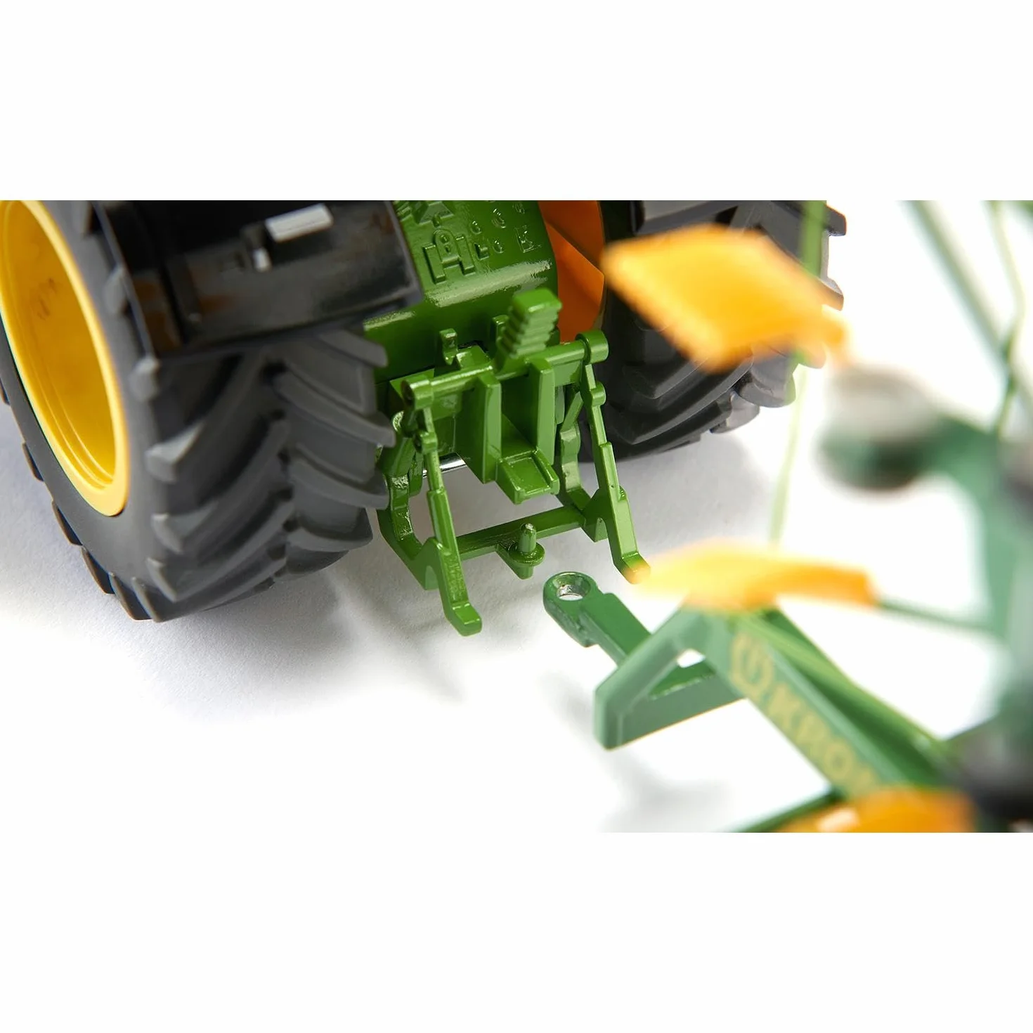 Siku 3290, John Deere 8R 370, 1:32, Metal,Tworzywo sztuczne, Zielony, Z obciążeniem przednim, Otwierana pokrywa silnika