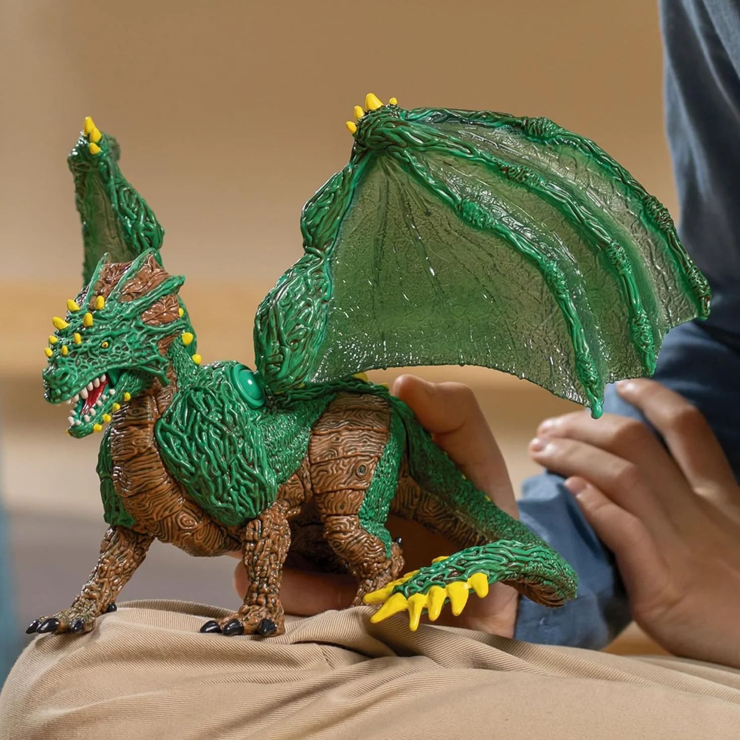 schleich ELDRADOR CREATURES | Smok dżungli 70791 | Szczegółowa figurka potwora z ruchomymi skrzydłami | świetny prezent dla dzieci od 7 lat | 28 x 17 x 11 cm