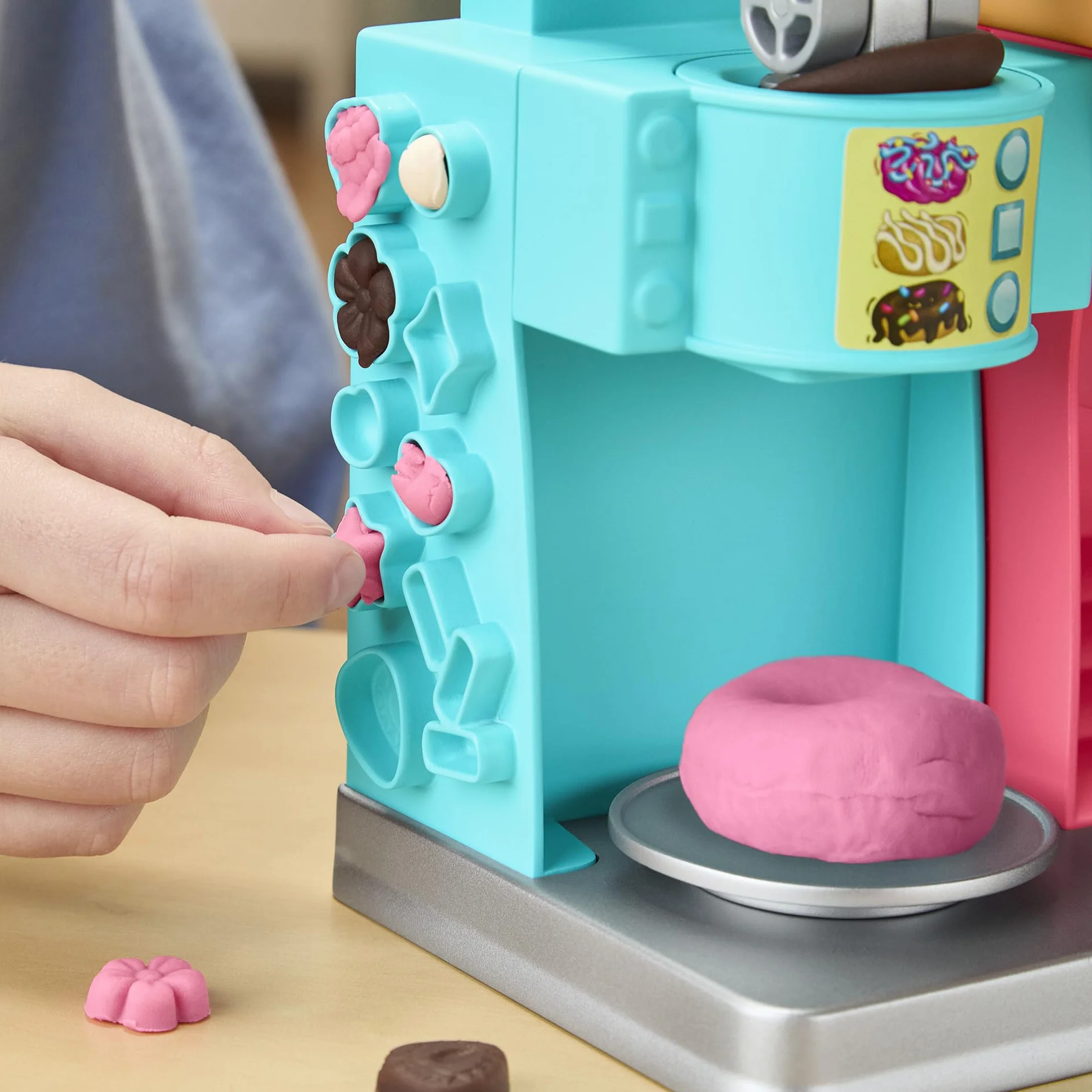 Zestaw do zabawy Pączkarnia Play-Doh, zabawkowe jedzenie, zabawy plastyczne dla dzieci w wieku od 3 lat