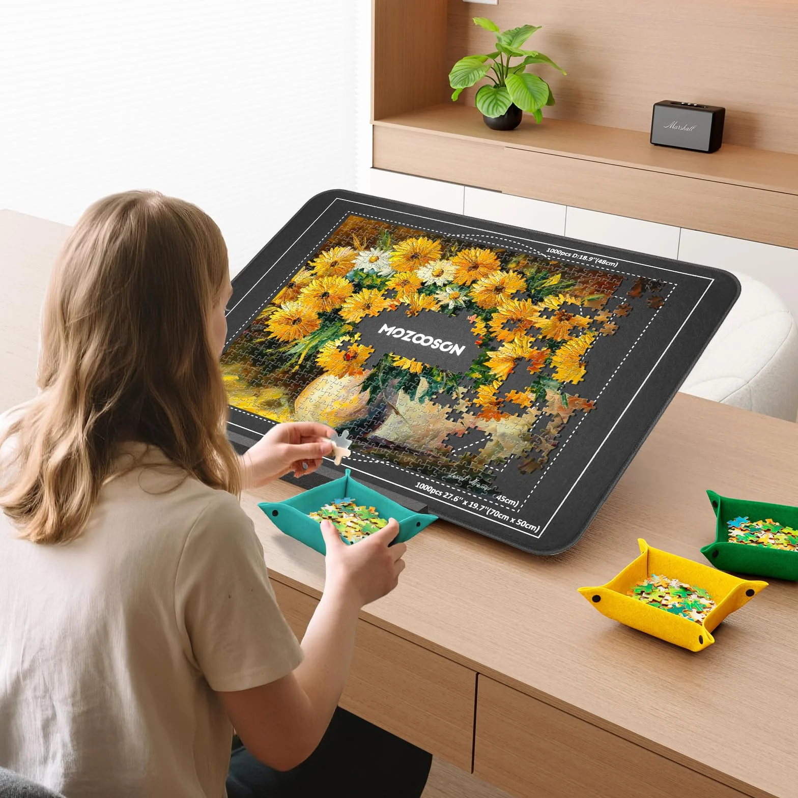 MOZOOSON Deska do puzzli z regulowanym kątem, na maksymalnie 1000 elementów, antypoślizgowa, lekka, przenośna tablica z filcową sztalugą (z 6 sorterami i osłonami)