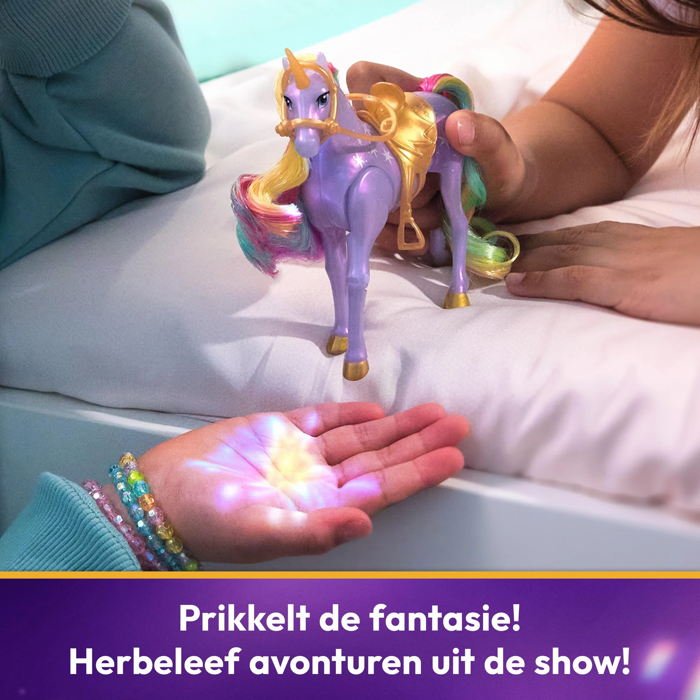 Unicorn Academy, Sophia & Light Magic Wildstar z tęczowymi efektami świetlnymi, 2 akcesoria do jazdy konnej, lalki i zabawki jednorożca dla dziewcząt w wieku od 4 lat