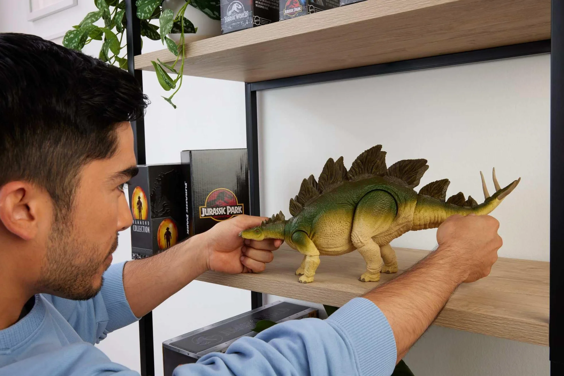 Mattel Jurassic World Kolekcja Hammonda Stegozaur Figurka dinozaura „Zaginiony Świat: Jurassic Park” Duża zabawka mięsożernego dinozaura, usztywniany ogon do ustawiania w różnych pozach, JCH08