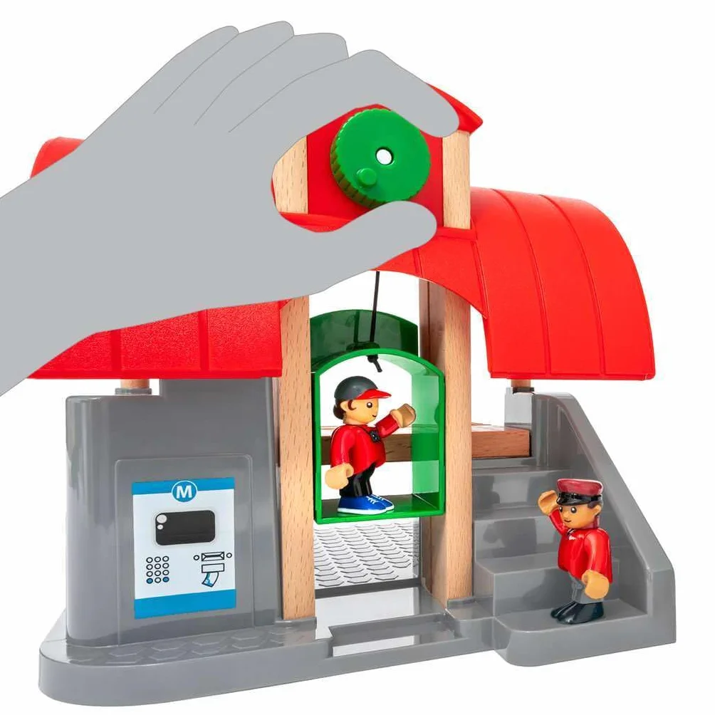 BRIO World 33989 Large City Station Set - Kompleksowy drewniany zestaw pociągów ze stacją transferową - Zalecany od 3 lat