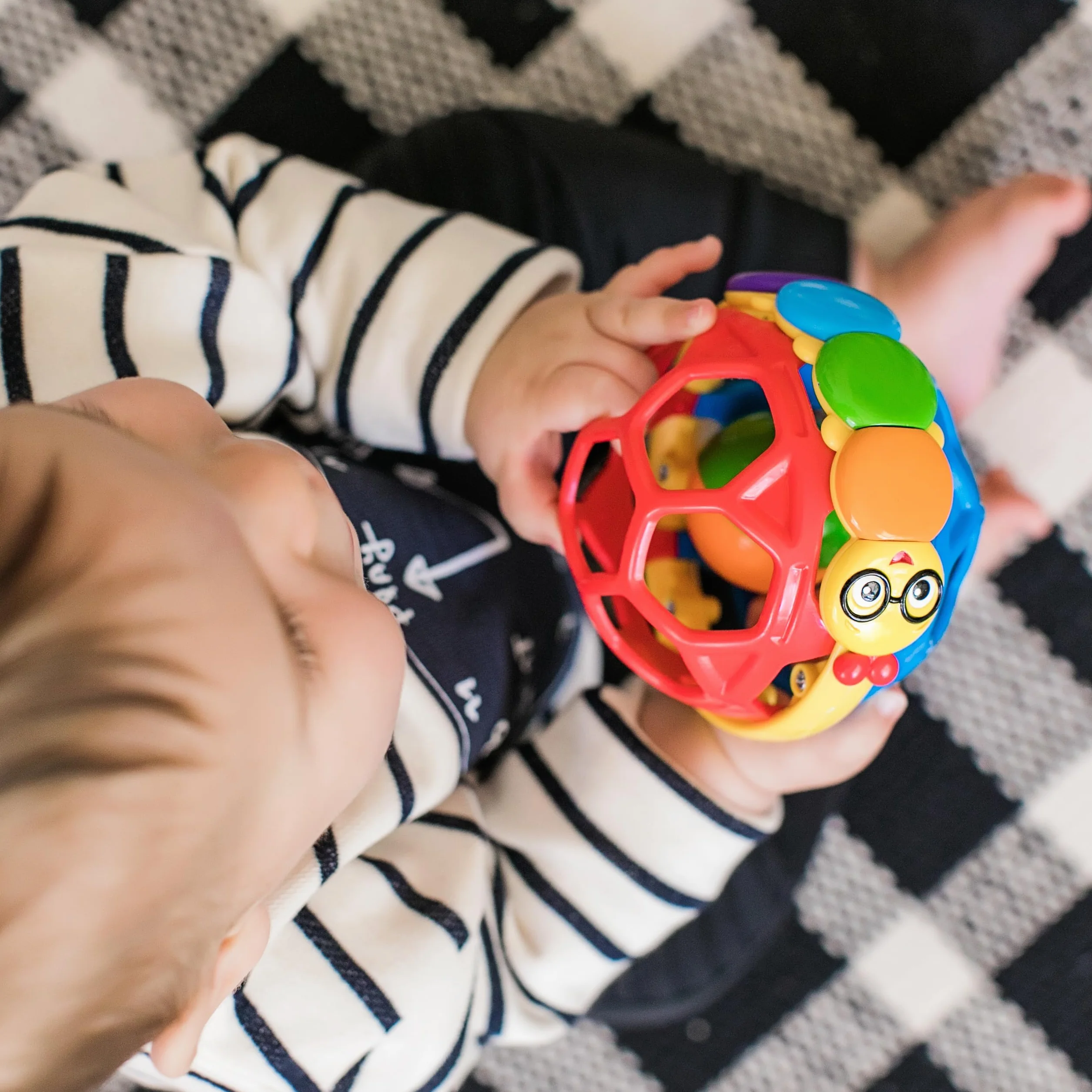 Baby Einstein Bendy Ball Easy Grasp Oball grzechotka bez BPA, dla dzieci w wieku od 3 miesięcy