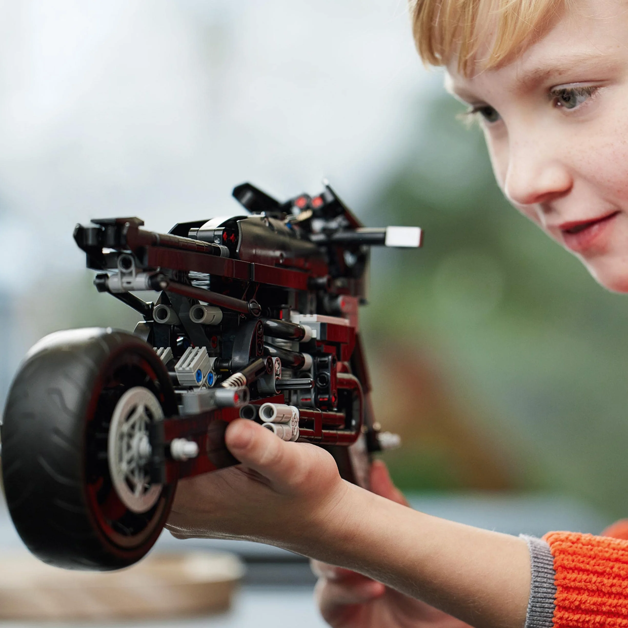 LEGO 42155 Technic BATMAN — BATMOTOR, Motocykl Zabawka dla Dzieci, Model do Zbudowania Motoru Batmana z Klocków, Kultowy Pojazd Superbohatera z filmu 2022