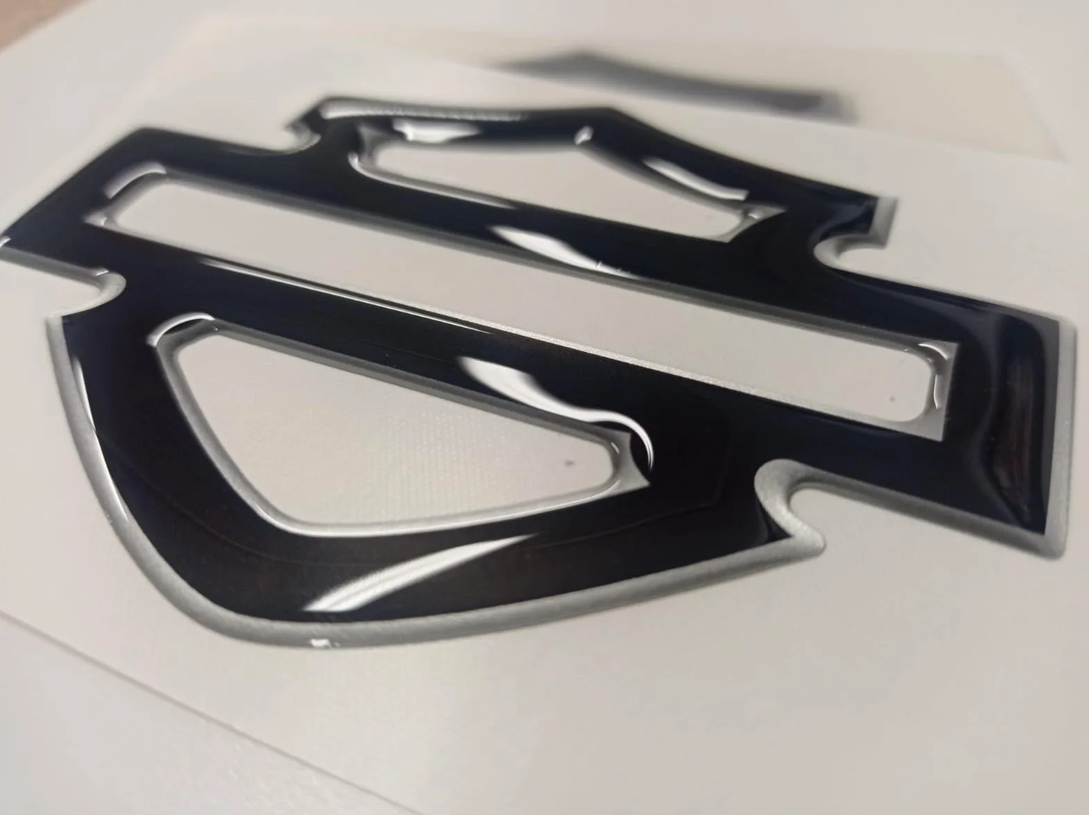 odznaka hd emblemat logo kalkomania rozmiar kompatybilny z Harley D. PARA naklejek żywicznych, efekt 3D, do zbiornika, kasku, torby bocznej. rozmiar 95 x 71 mm (czarny/srebrny)