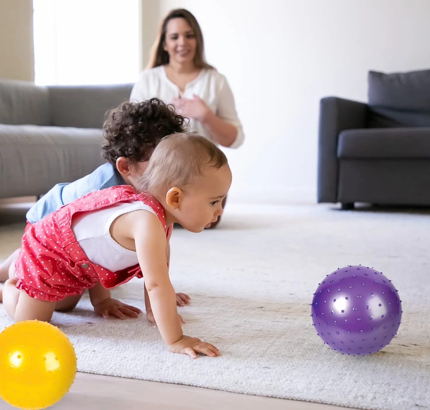 Bedwina Knobby Balls – pakiet 6 piłek sensorycznych 17,8 cm z kolcami i pompką, zabawne i sprężyste dla małych dzieci, upominki na imprezy i drobne prezenty świąteczne