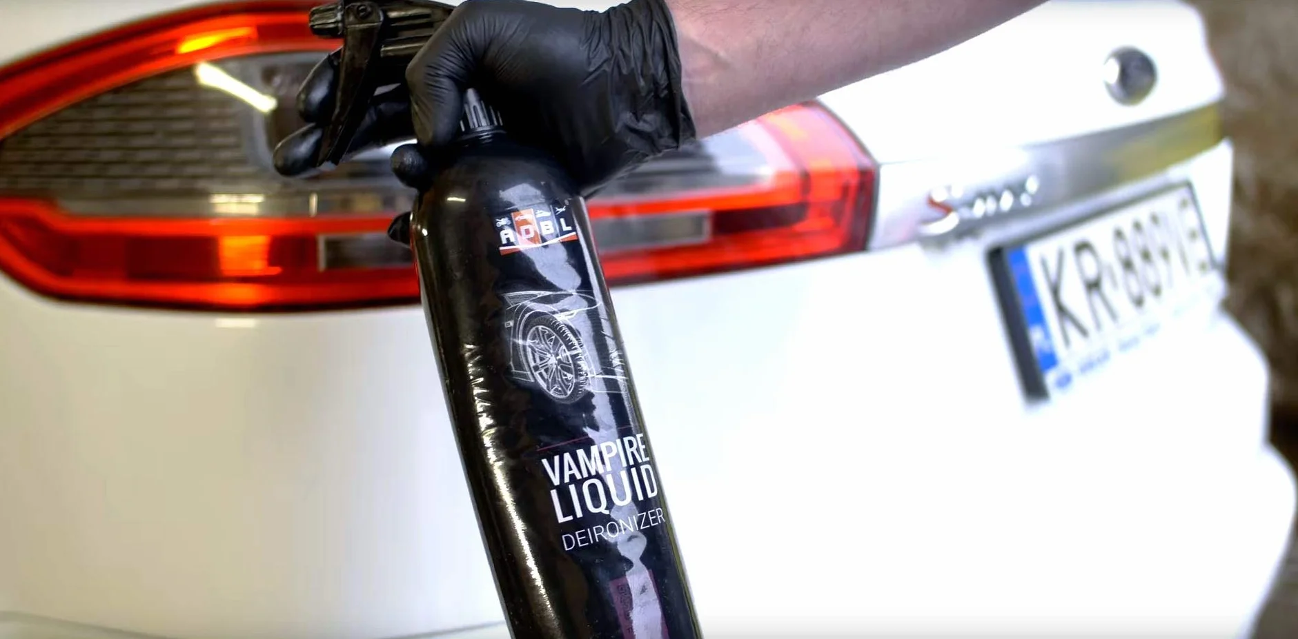 ADBL Vampire Liquid 1 l Krwawiąca Felga Lakier Środek Do Usuwania Zanieczyszczeń Metalicznych