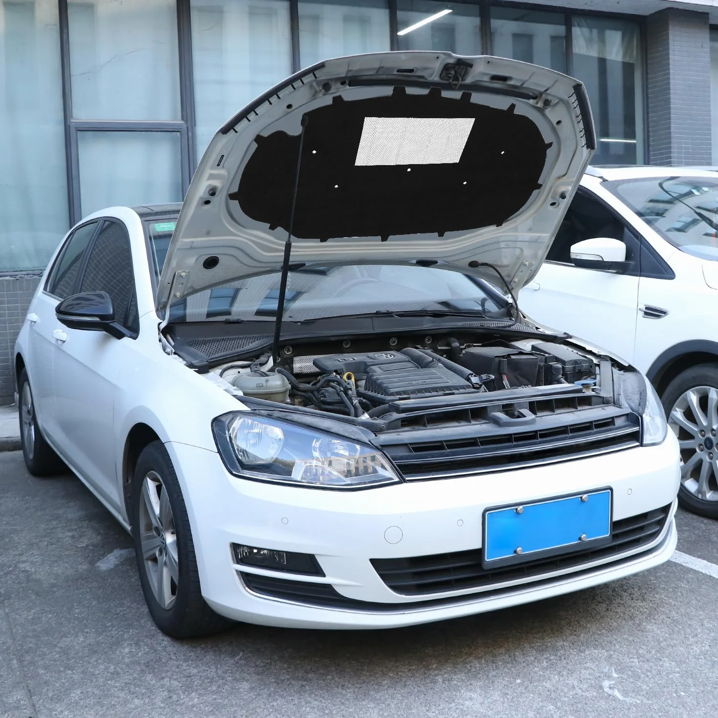 Mata izolacyjna do maski silnika VW Golf 6 z klipsami QWORK®