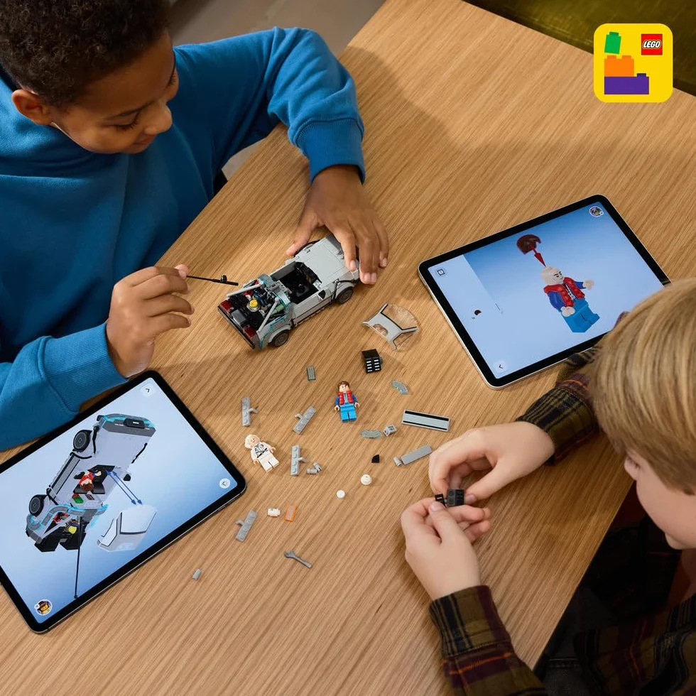LEGO Speed Champions Wehikuł czasu z Powrotu do przyszłości, zabawka dla dzieci od 9 lat, model samochodu i dwie minifigurki Marty McFly i doktor Brown, prezent dla chłopców i dziewczynek 77256