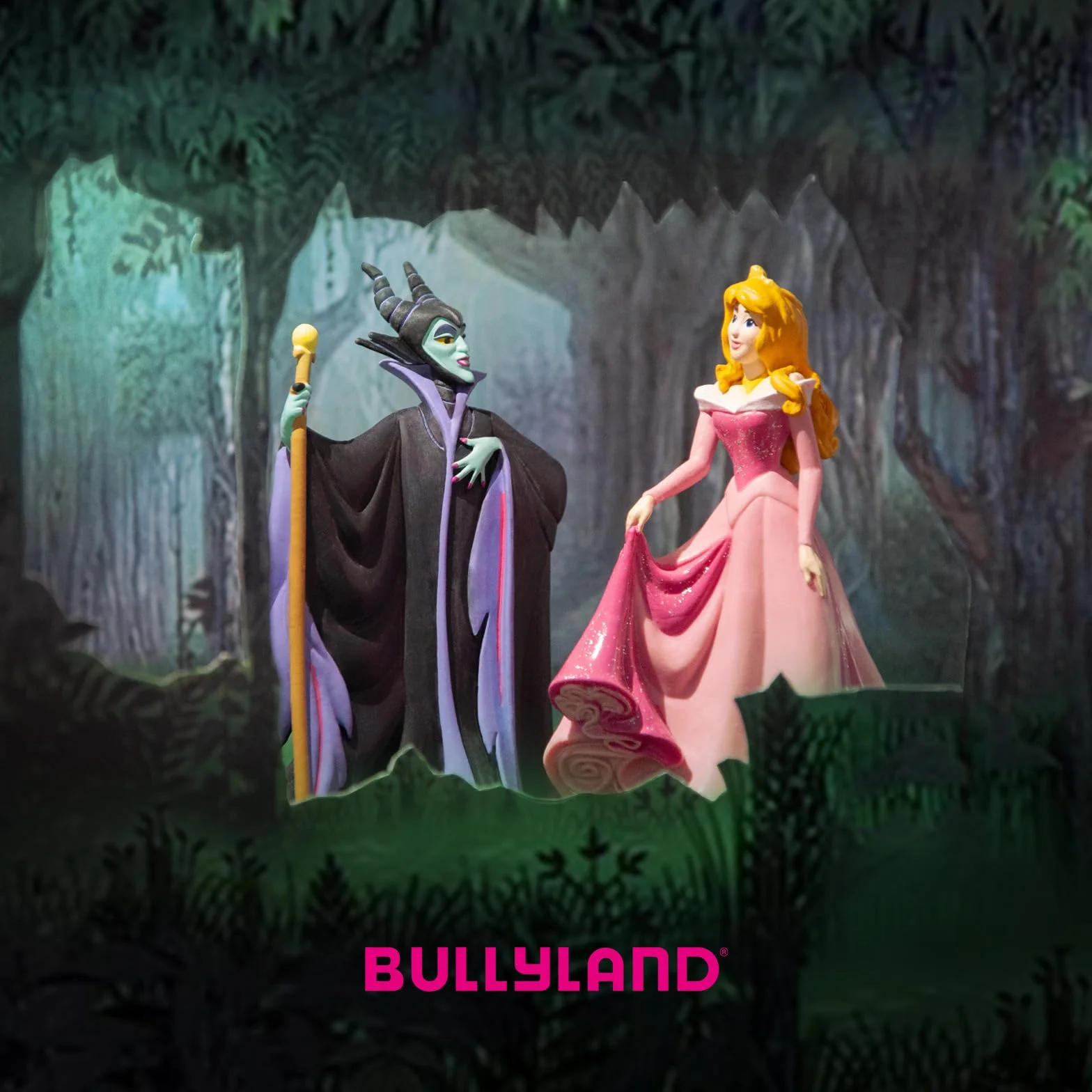 Bullyland 12556 - Figurka Maleficent, zła wróżka ze Śpiącej królewny Walta Disneya, ok. 10,3 cm, szczegółowa, idealna jako mały prezent dla dzieci w wieku 3 lat i starszych