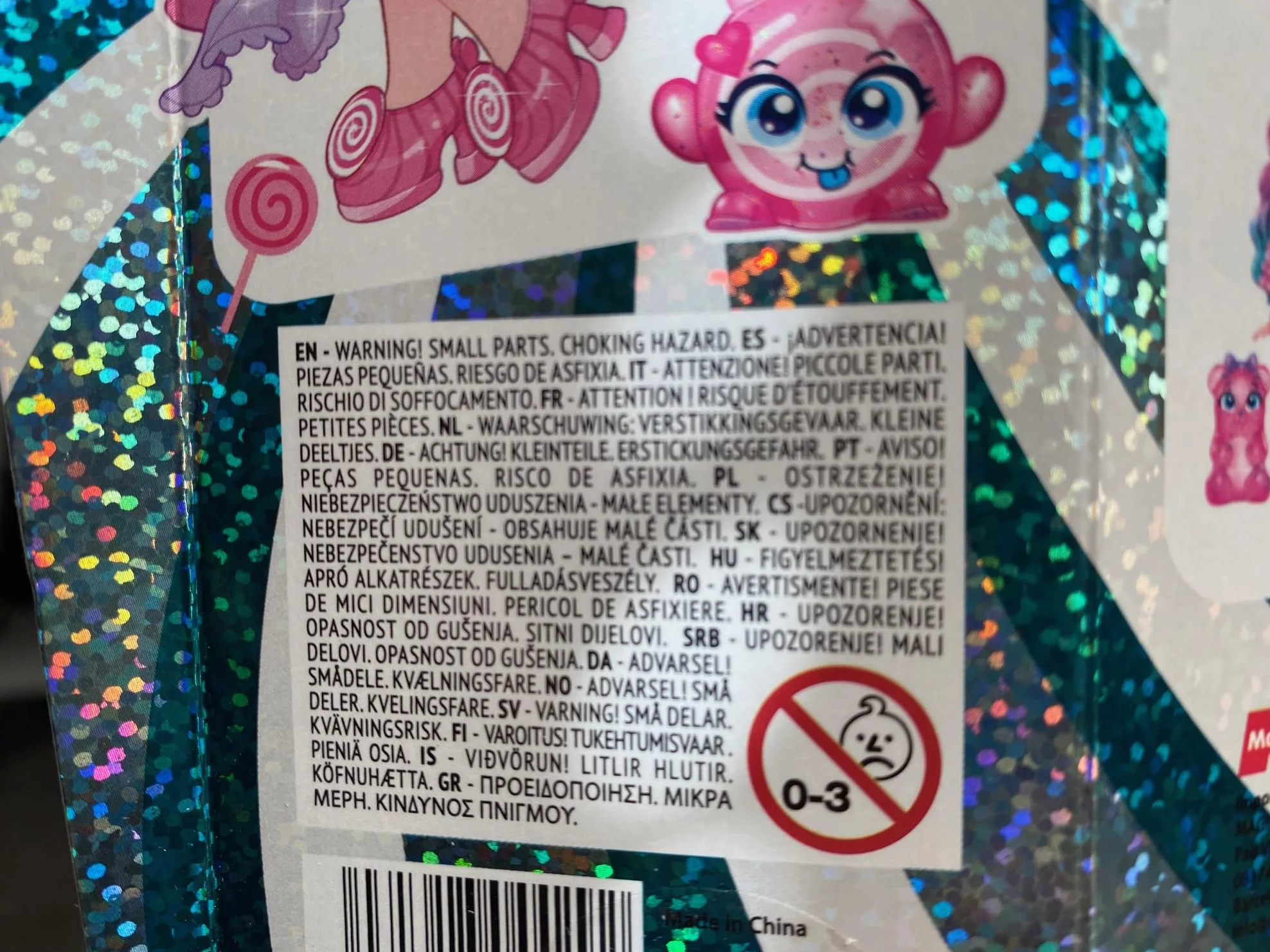 KOOKYLOOS Candy Land Series GUMMY YUMMY – laleczka do kolekcjonowania z serii Candy Land, zawartość: 1 lalka, zestaw ubrań i butów,akcesorium oraz zwierzątko,1 lalka ma 3 różne buzie!