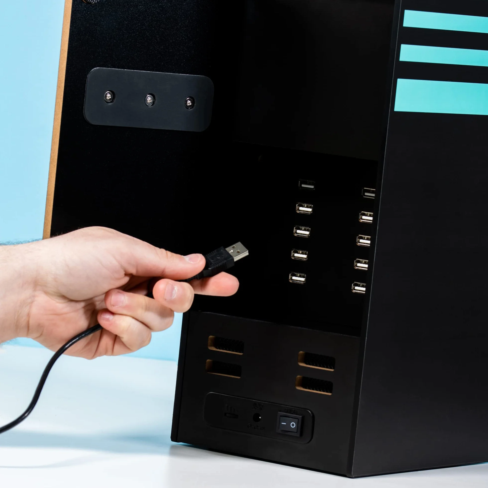 Quarter Arcades Oficjalna ładowarka do szafek w rozmiarze 1/4 firmy Numskull – replika retro Arcade do szafek zręcznościowych – mini konsola retro