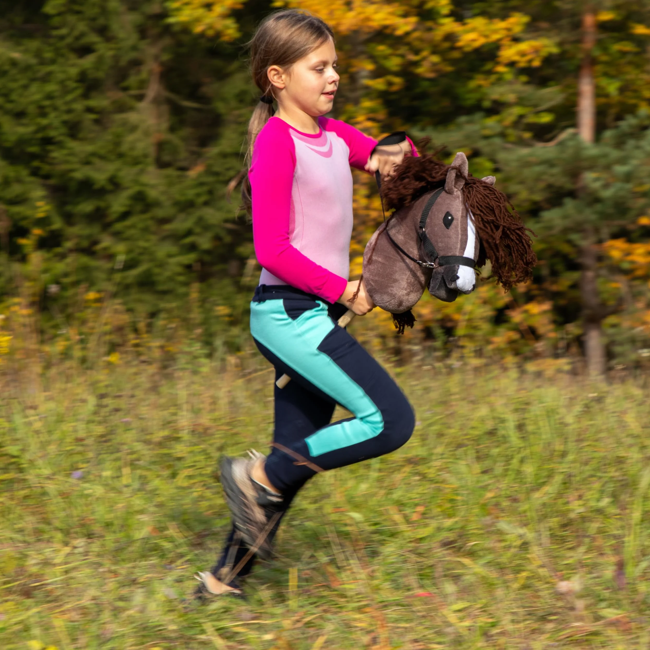 SKIPPI Hobby Horse Kasztanowaty, Brązowy Koń na Kiju, Kantar i Wodze w Zestawie, Duży A3 Konik na Patyku, Prezent dla Dziewczynki, dla Dziecka
