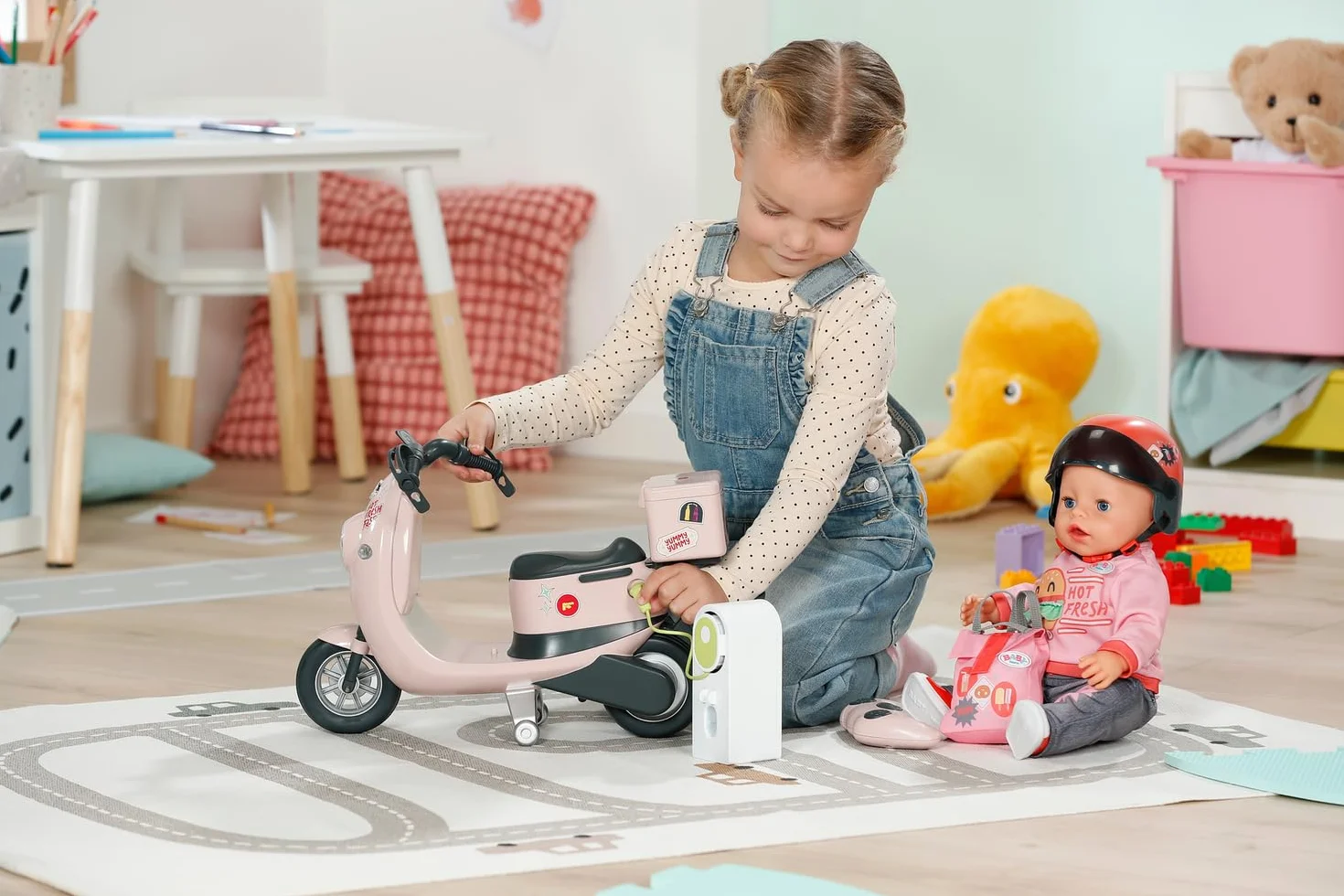 BABY born E-Scooter - Zdalnie sterowana hulajnoga z akcesoriami w zestawie, zasilana bateriami, pasuje do wszystkich nadgarstków o obwodzie 43 cm