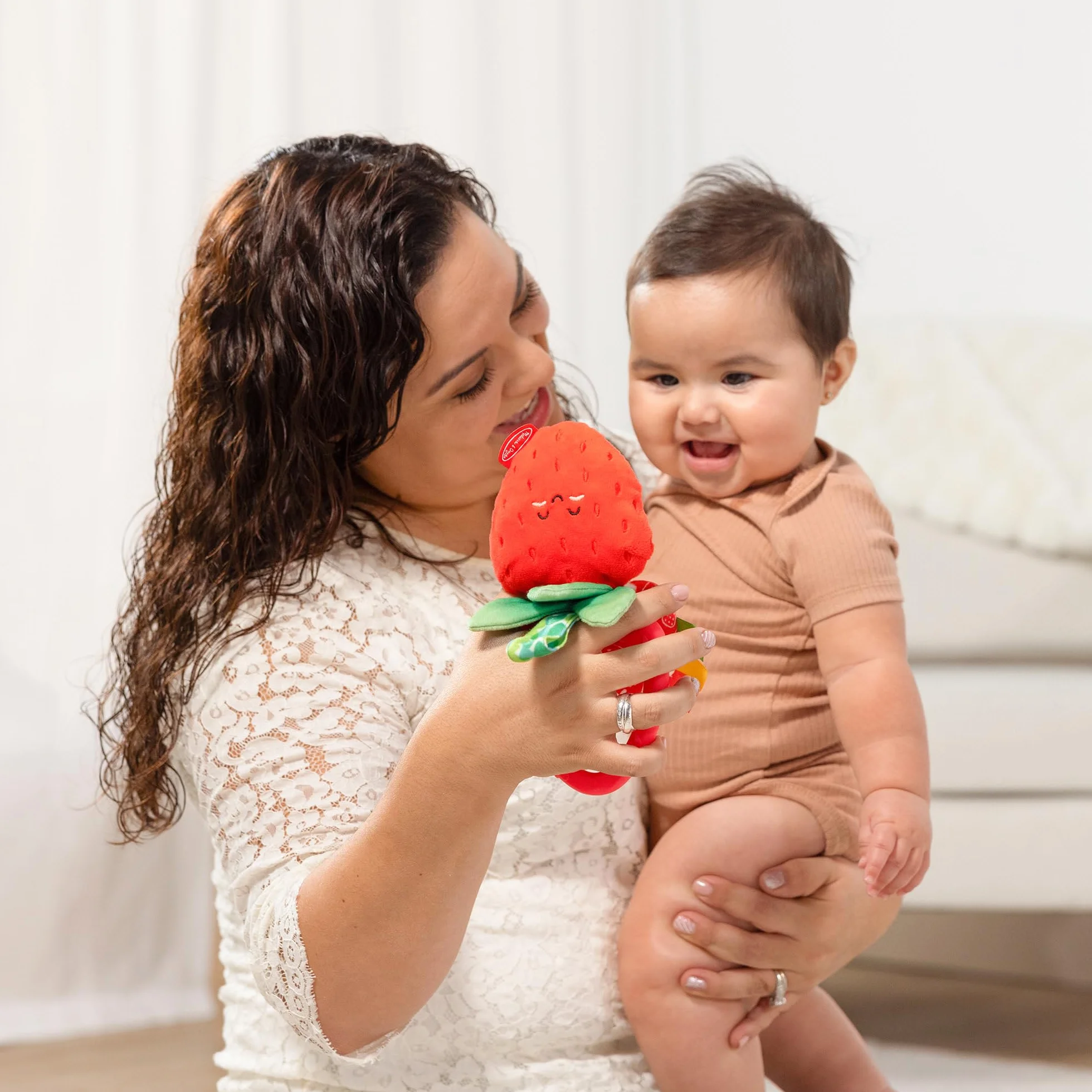 Melissa & Doug Przypinana multisensoryczna kukułka jagodowa zabawka podróżna dla małych dzieci, zabawka dla noworodków do 12 miesięcy