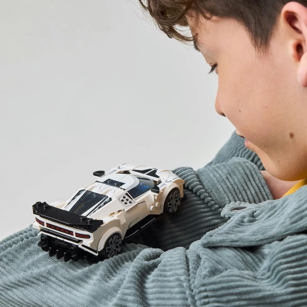 LEGO Speed Champions Hipersamochód Bugatti Centodieci, samochód dla dziewczynki i chłopca z jedną minifigurką, pomysł na prezent dla 9-latków i fanów motoryzacji i modeli kolekcjonerskich 77240