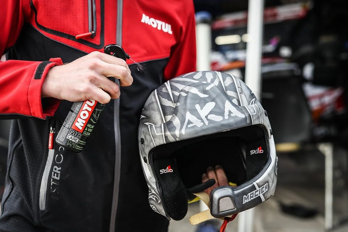 Motul Opakowanie do czyszczenia kasku
