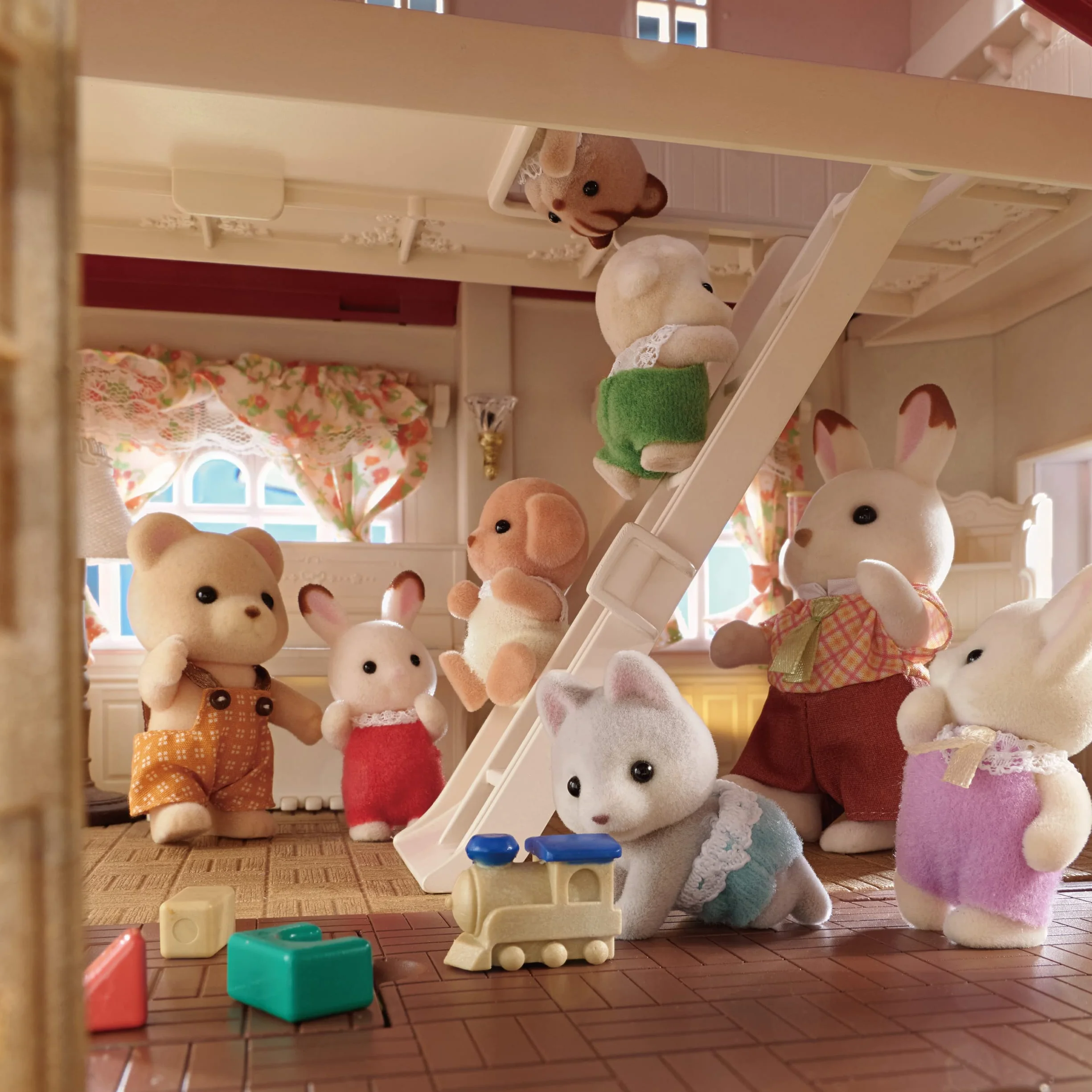 Sylvanian Families 5716 Miejski domek z tajemniczym pokojem na strychu