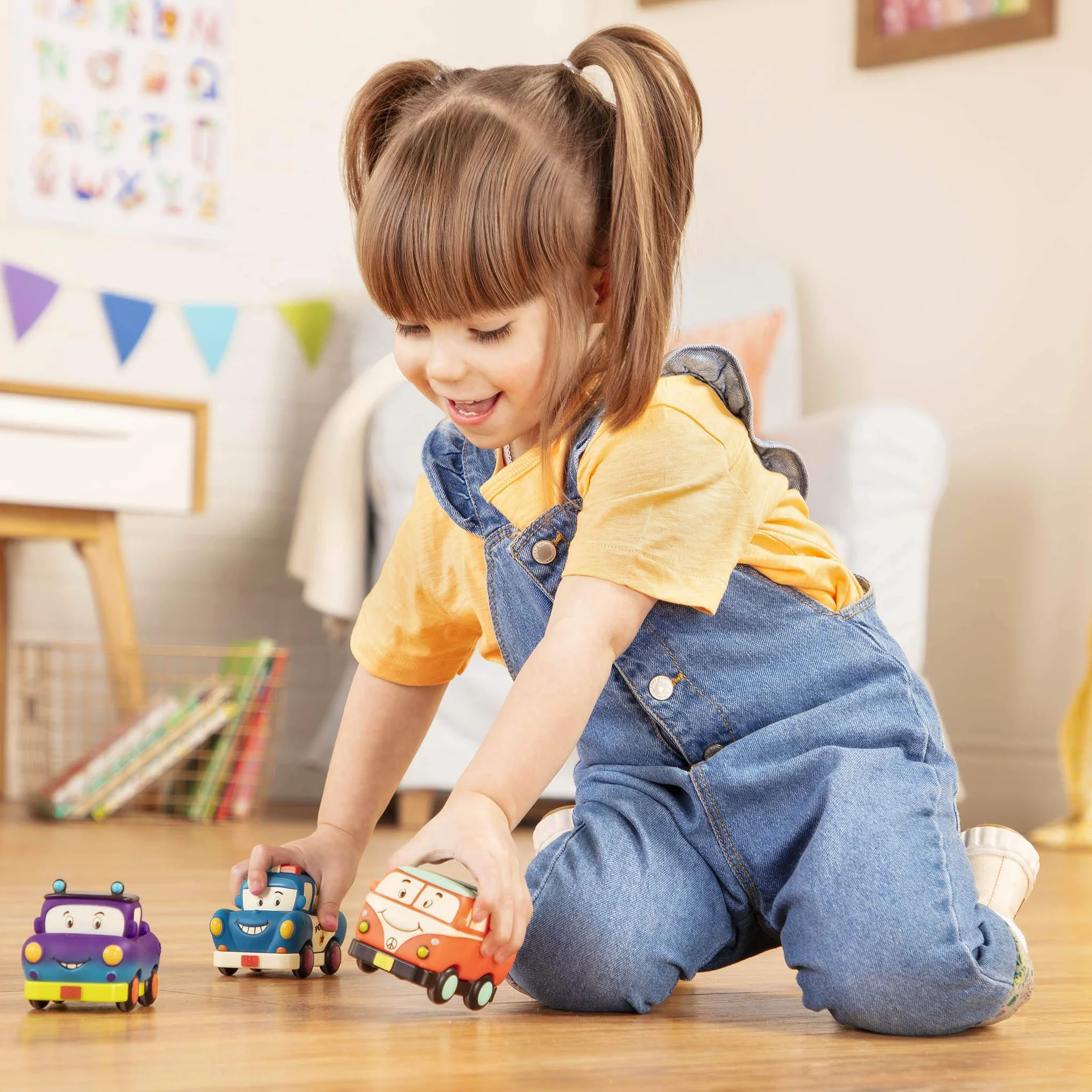 B. toys miękkie zabawki do wyciągania i opuszczania – samochód policyjny, kamper, ciężarówka, zabawka motoryczna dla dzieci od 1 roku (3 sztuki)