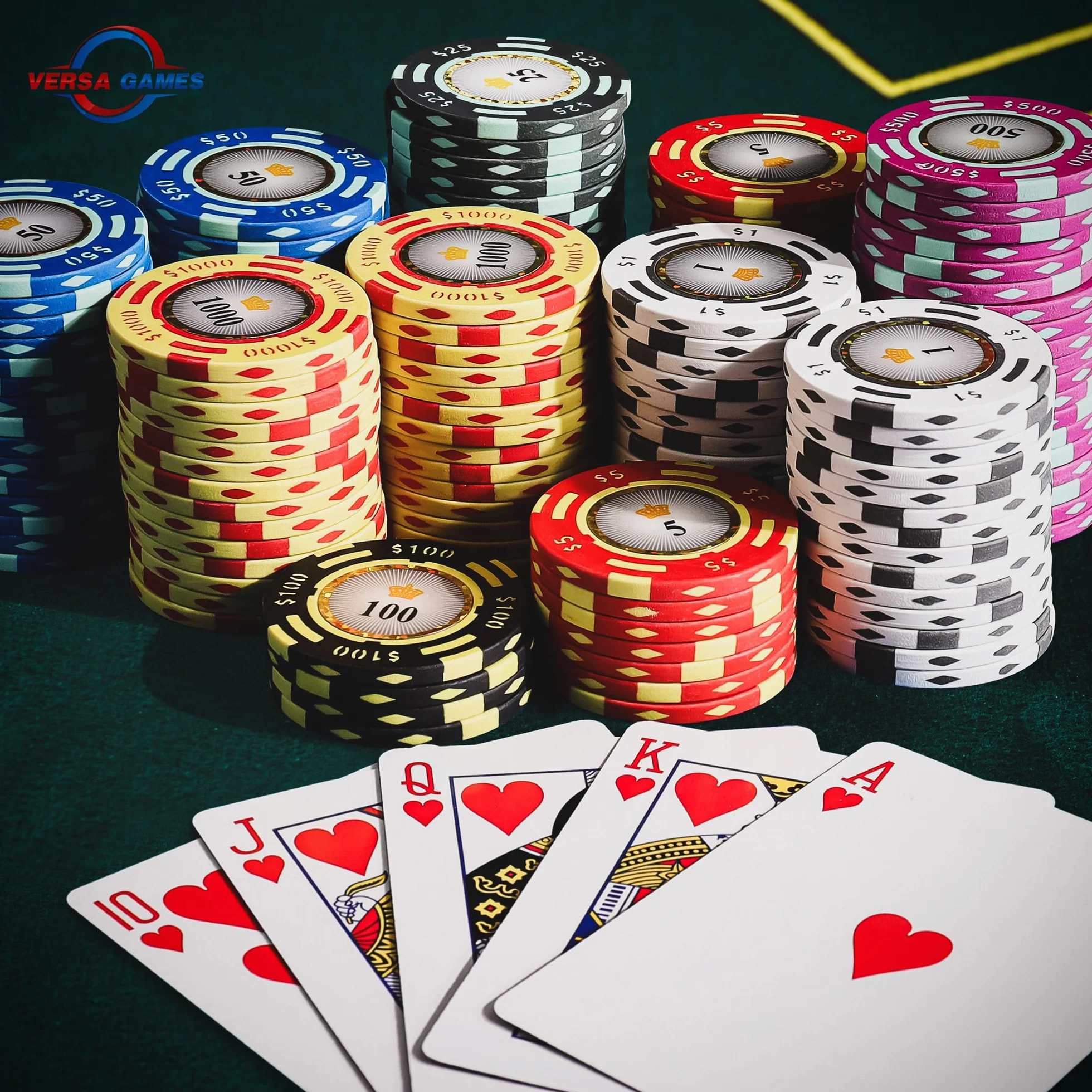 Versa Games Żetony pokerowe – zestaw glinianych żetonów pokerowych – zestaw Crown Casino Poker 13,5 g, 500 elementów, z nominałami liczbowymi – ulepszone etui na pokera