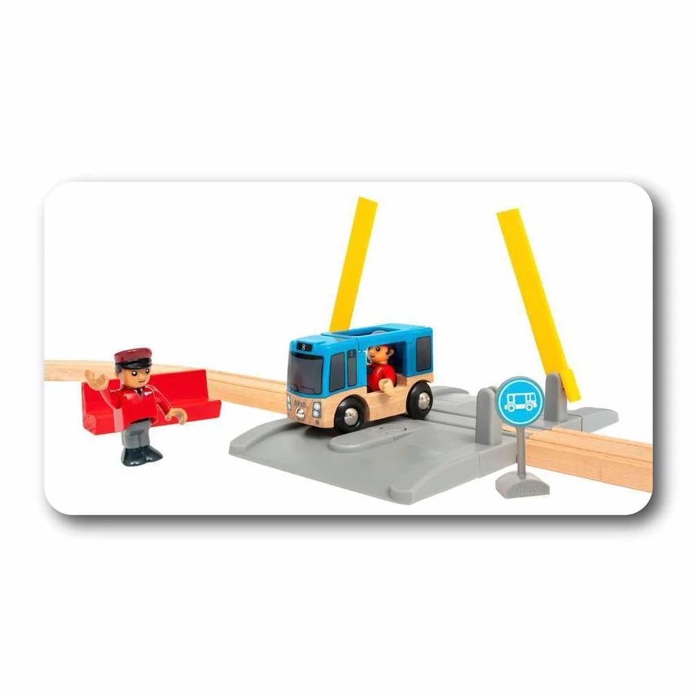 BRIO World 33989 Large City Station Set - Kompleksowy drewniany zestaw pociągów ze stacją transferową - Zalecany od 3 lat