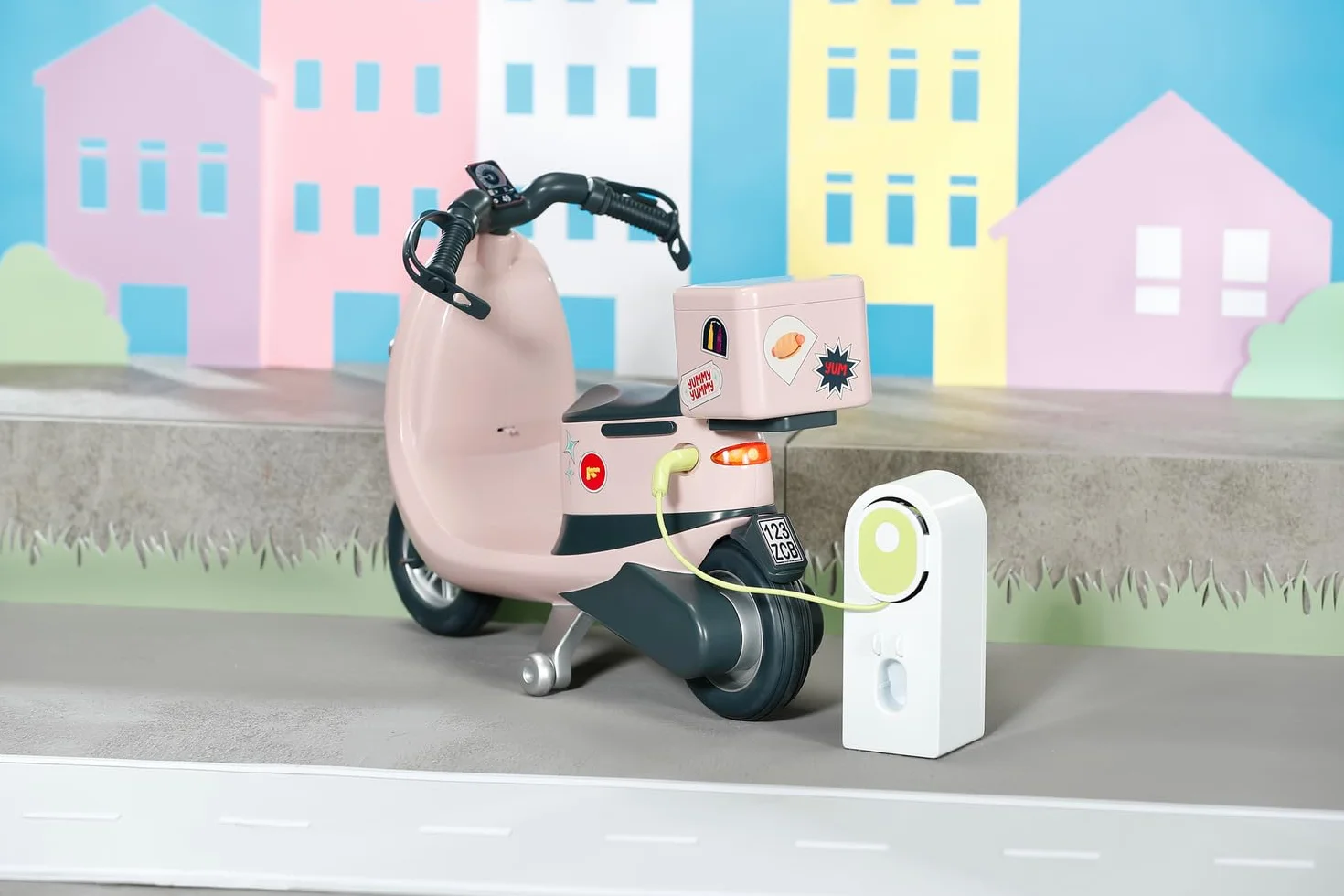 BABY born E-Scooter - Zdalnie sterowana hulajnoga z akcesoriami w zestawie, zasilana bateriami, pasuje do wszystkich nadgarstków o obwodzie 43 cm