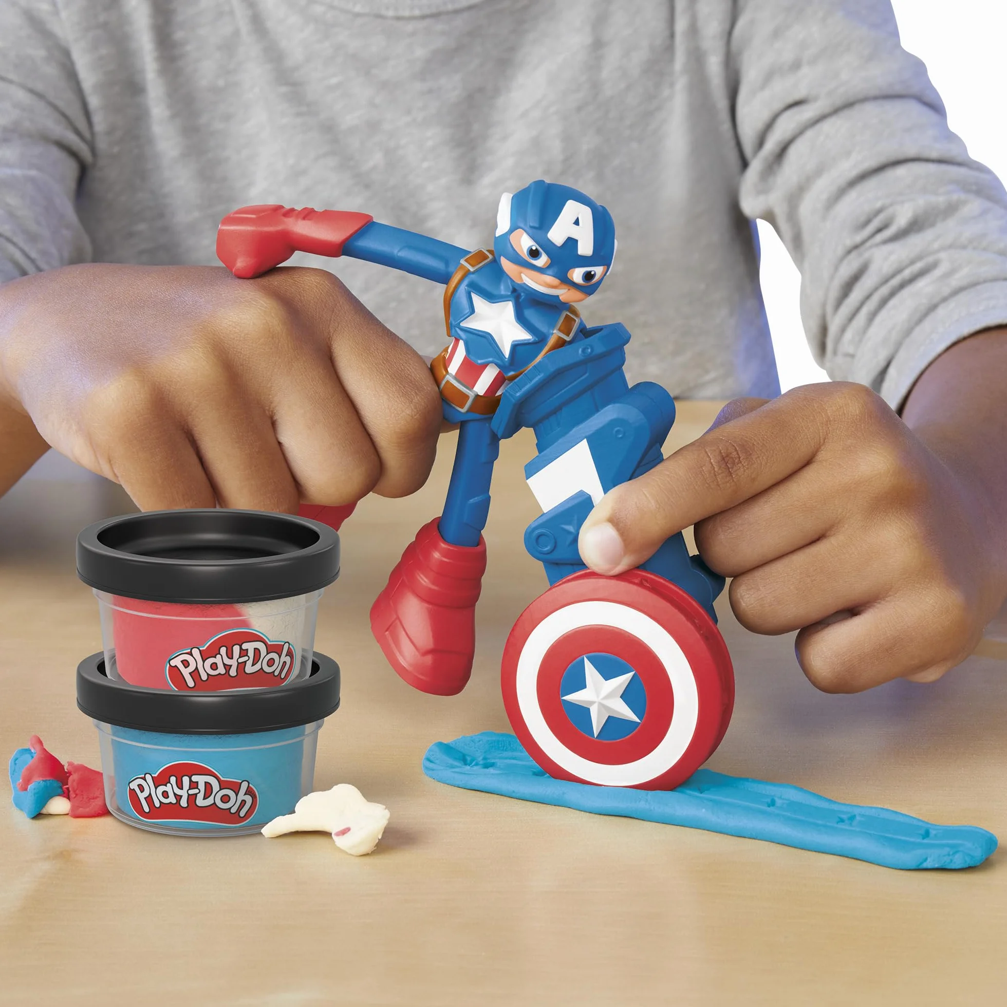Zestaw z figurką Play-Doh Marvel Pieczątka-tarcza Kapitana Ameryki