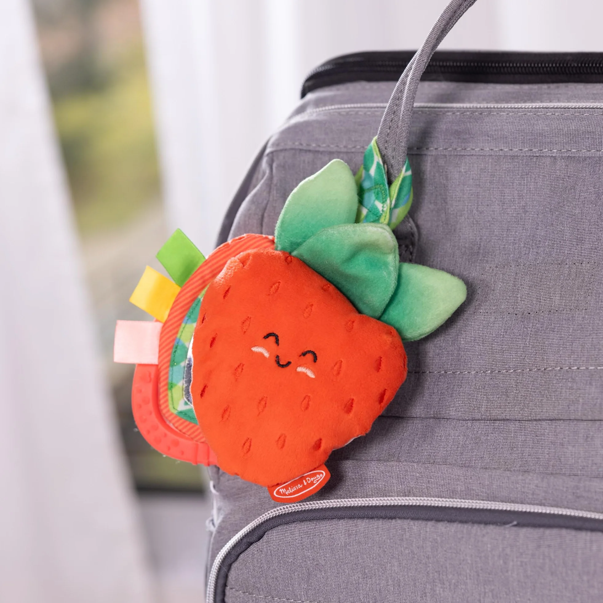 Melissa & Doug Przypinana multisensoryczna kukułka jagodowa zabawka podróżna dla małych dzieci, zabawka dla noworodków do 12 miesięcy
