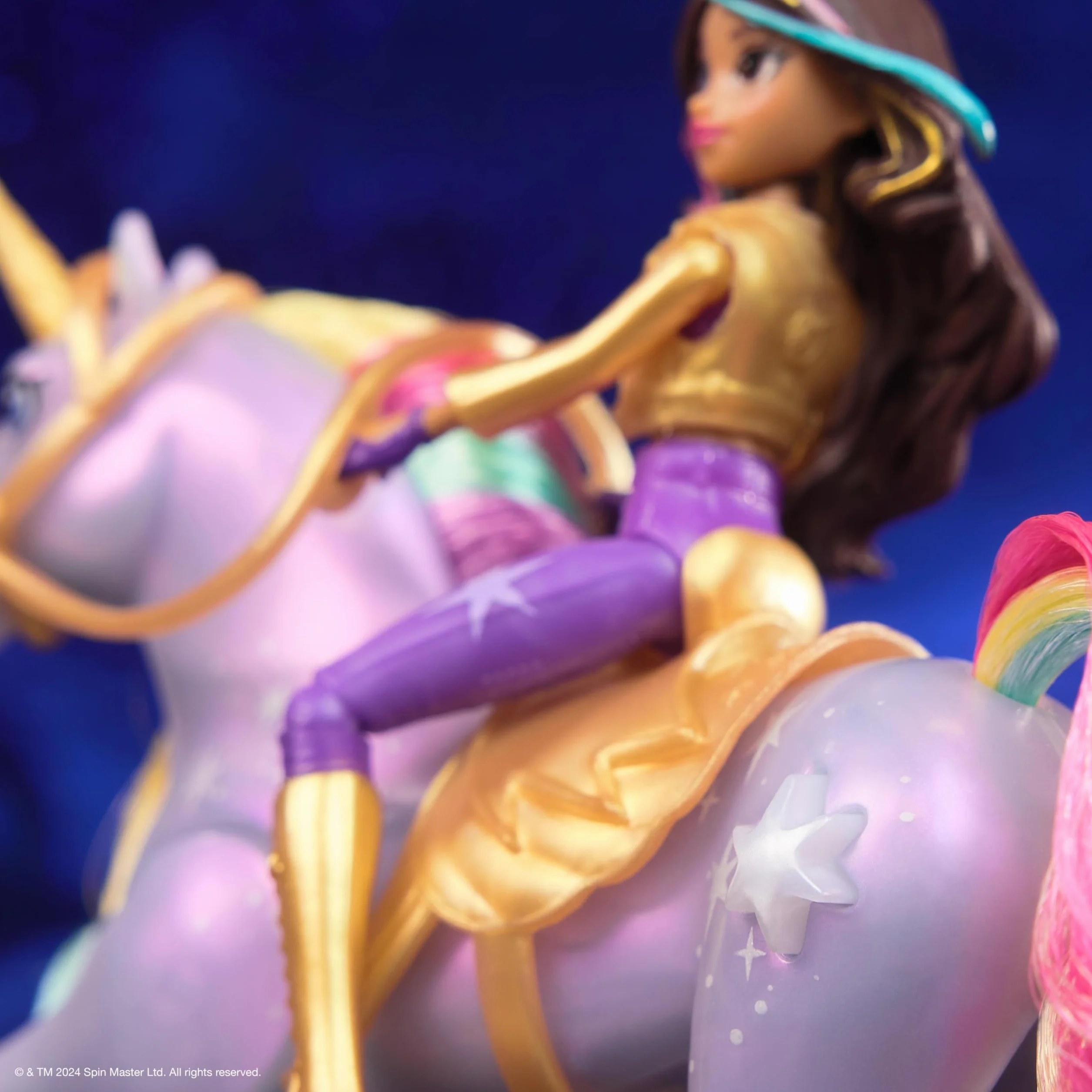 Unicorn Academy, Sophia & Light Magic Wildstar z tęczowymi efektami świetlnymi, 2 akcesoria do jazdy konnej, lalki i zabawki jednorożca dla dziewcząt w wieku od 4 lat