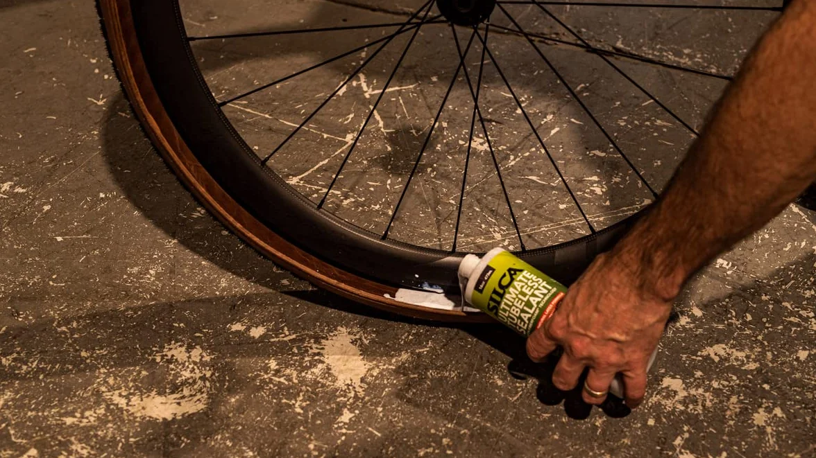 SILCA Ultimate Bezdętkowy Środek Uszczelniający do Opon FIBERFOAM | Trwały Szybko Uszczelniający do Rowerów MTB i Drogowy