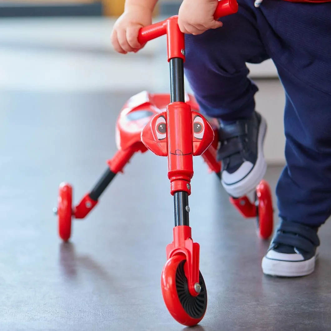Scuttlebug 3-kołowy składany trójkołowy trójkołowy dla 1-3 lat, Beetle Trike, Kierownica Anteny, Rozwijaj równowagę malucha i umiejętności motoryczne, bez zadrapań powierzchniowych, czerwony, czarny, W33cmxD60cmxH43cm