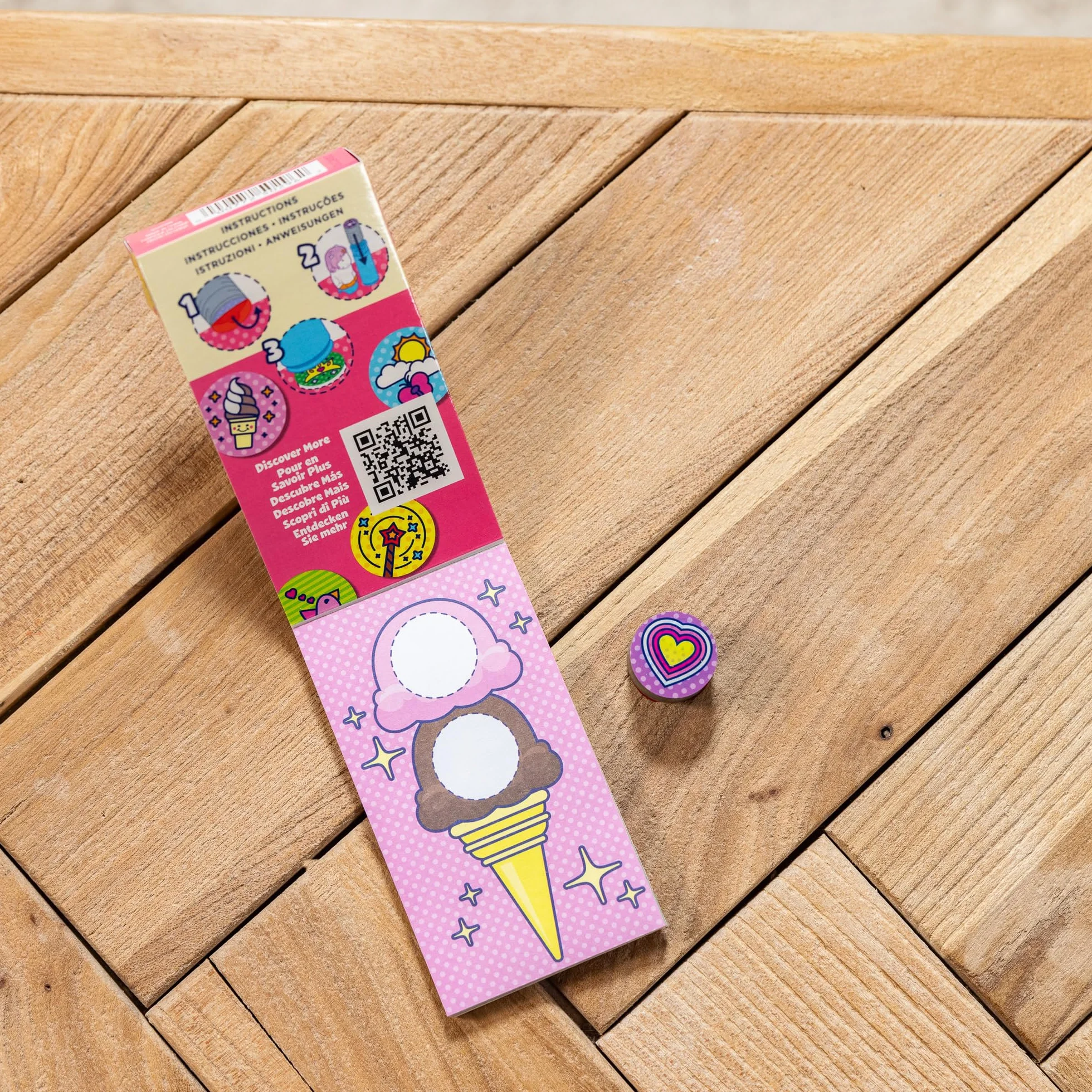 Melissa & Doug Naklejka Wow! Mini blok aktywności i 200 naklejek do ładowania zabawek Fidget Stempel kolekcjonerski do dzieł sztuki, naklejki różne ulubione przedmioty
