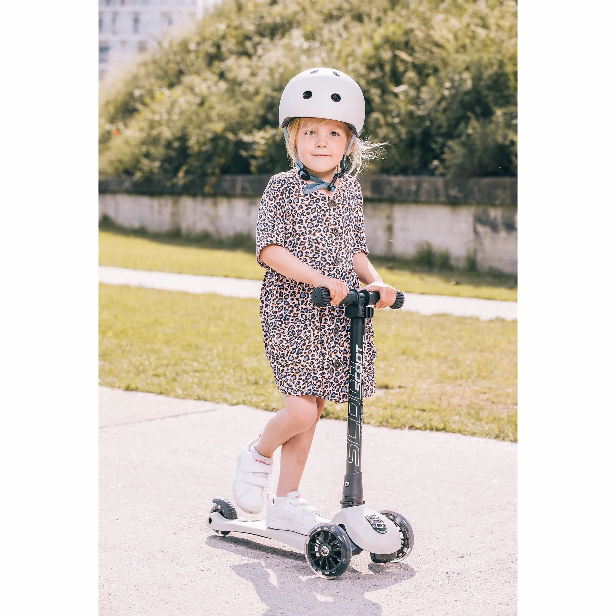 Scoot & Ride Highwaykick 3 LED hulajnoga z tworzywa sztucznego/metalu, wymiary: ok. 55 cm x 15 cm x 24 cm, 96344