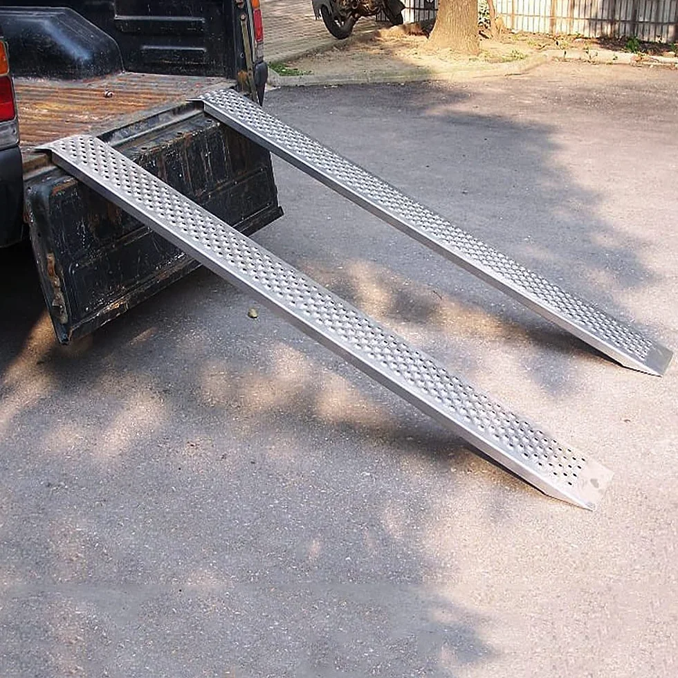 YUENFONG Rampa Najazdowa Stal Ocynkowana Antypoślizgowa 135 cm Nośność 400 kg Para