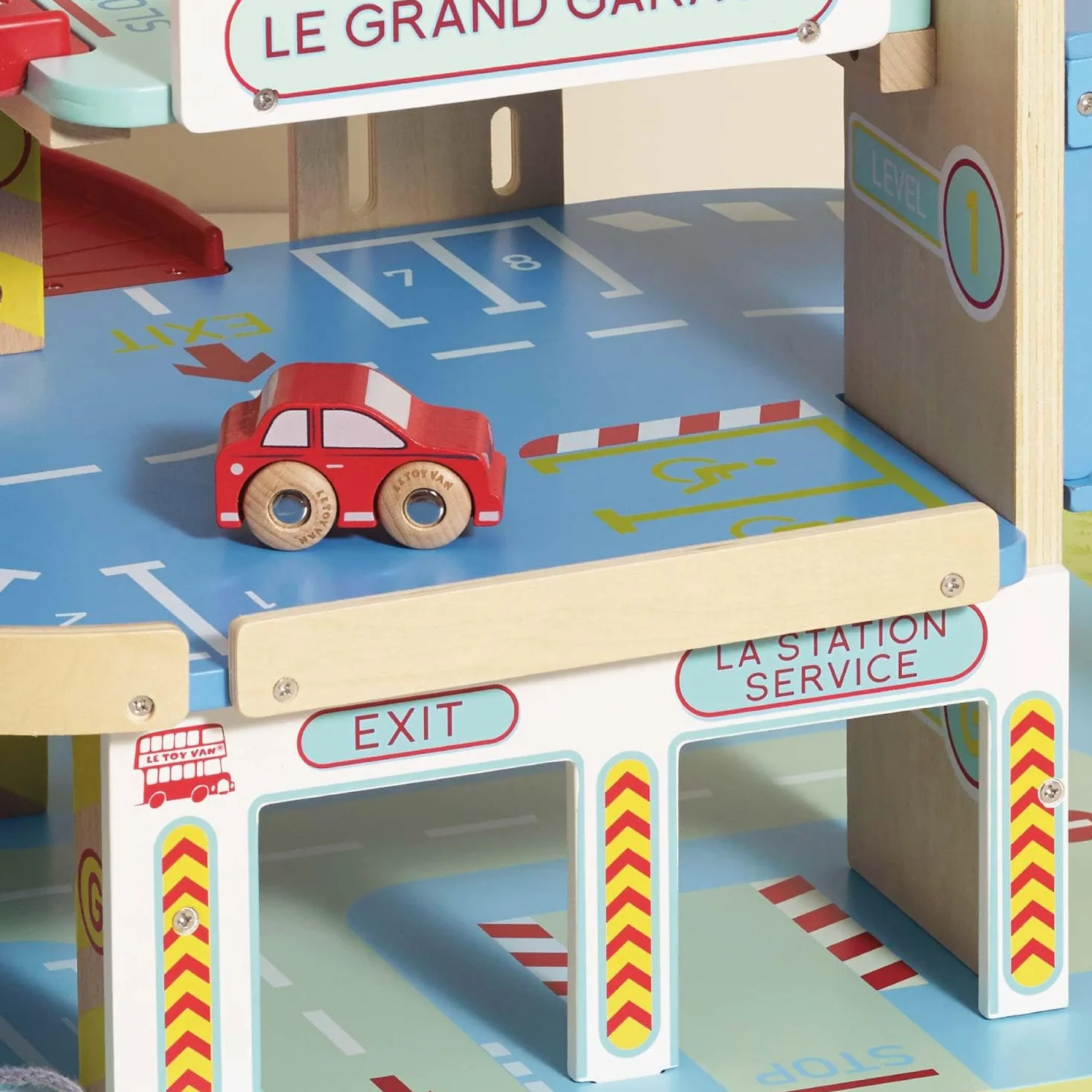 Le Toy Van - Iconic Wooden 3 Storey Le Grand Garage Toy Car Play Set - Set 7 Pieces, Play Vehicle Role Play Toys - Suitable For 3 Year Old +