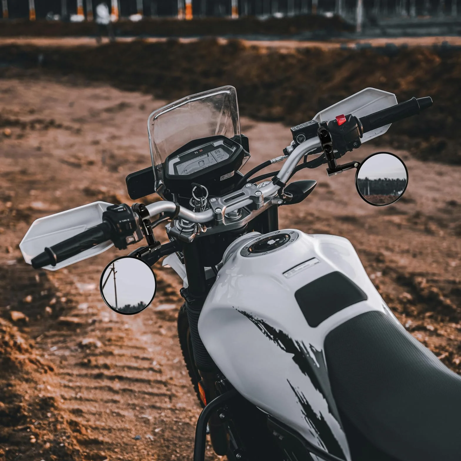 Evermotor Lusterko do końcówek kierownicy, zatwierdzone E, 360° obrotowe lusterko motocyklowe, wykonane z frezowanego CNC aluminium, 22 mm (7/8") okrągłe lusterko motocyklowe kompatybilne ze skuterem