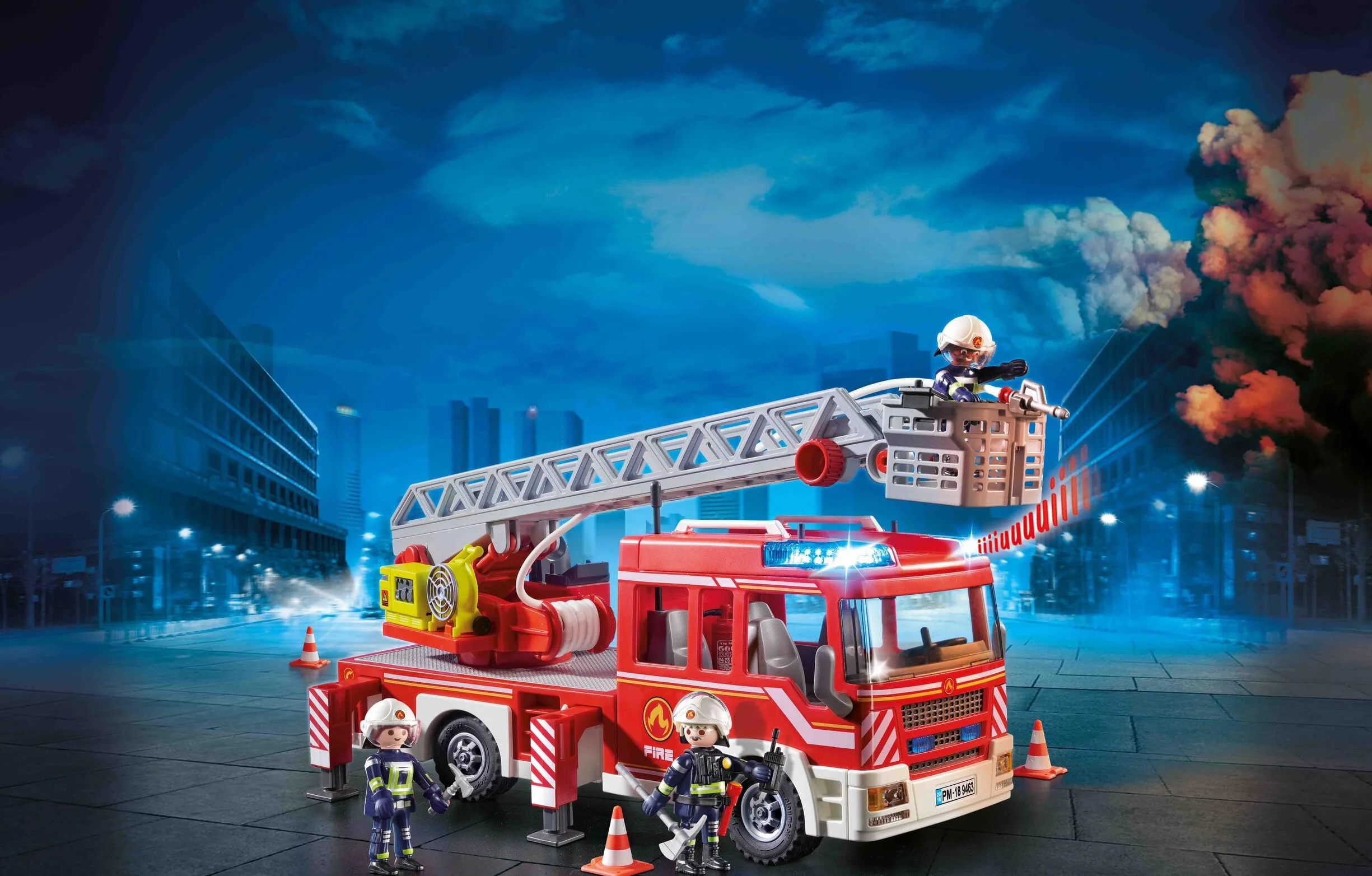 PLAYMOBIL City Action 9463 Samochód strażacki z drabiną, z drabinką i możliwością połączenia z modułem zdalnego sterowania RC, od 4 lat